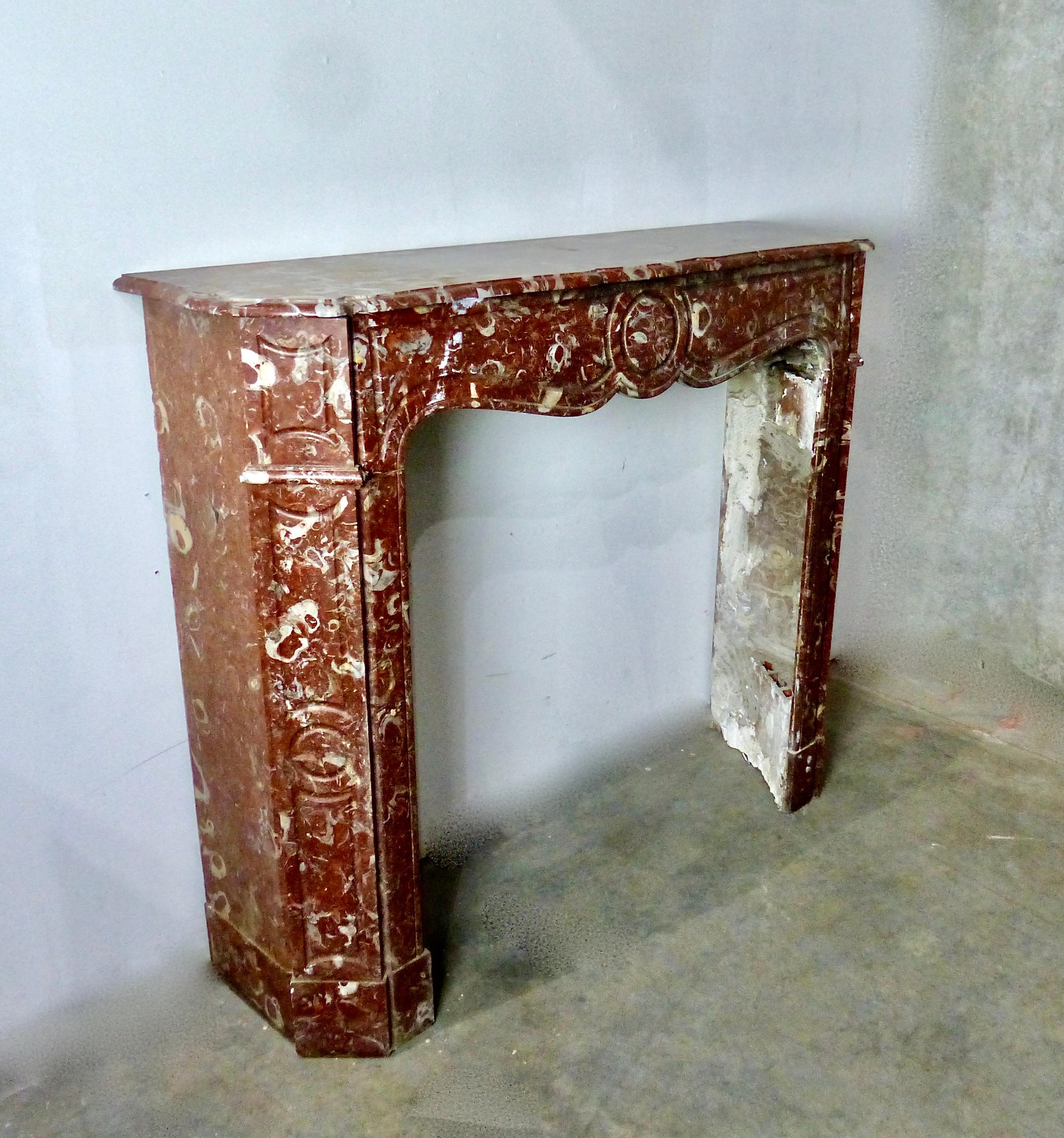 This simple yet elegant Belgium marble fireplace surround/mantel was found in Paris in the 1980s but dates from the 19th century.
Perfect salvaged condition.
History and details.
The fireplace known as Pompadour, is inspired from the sinuous