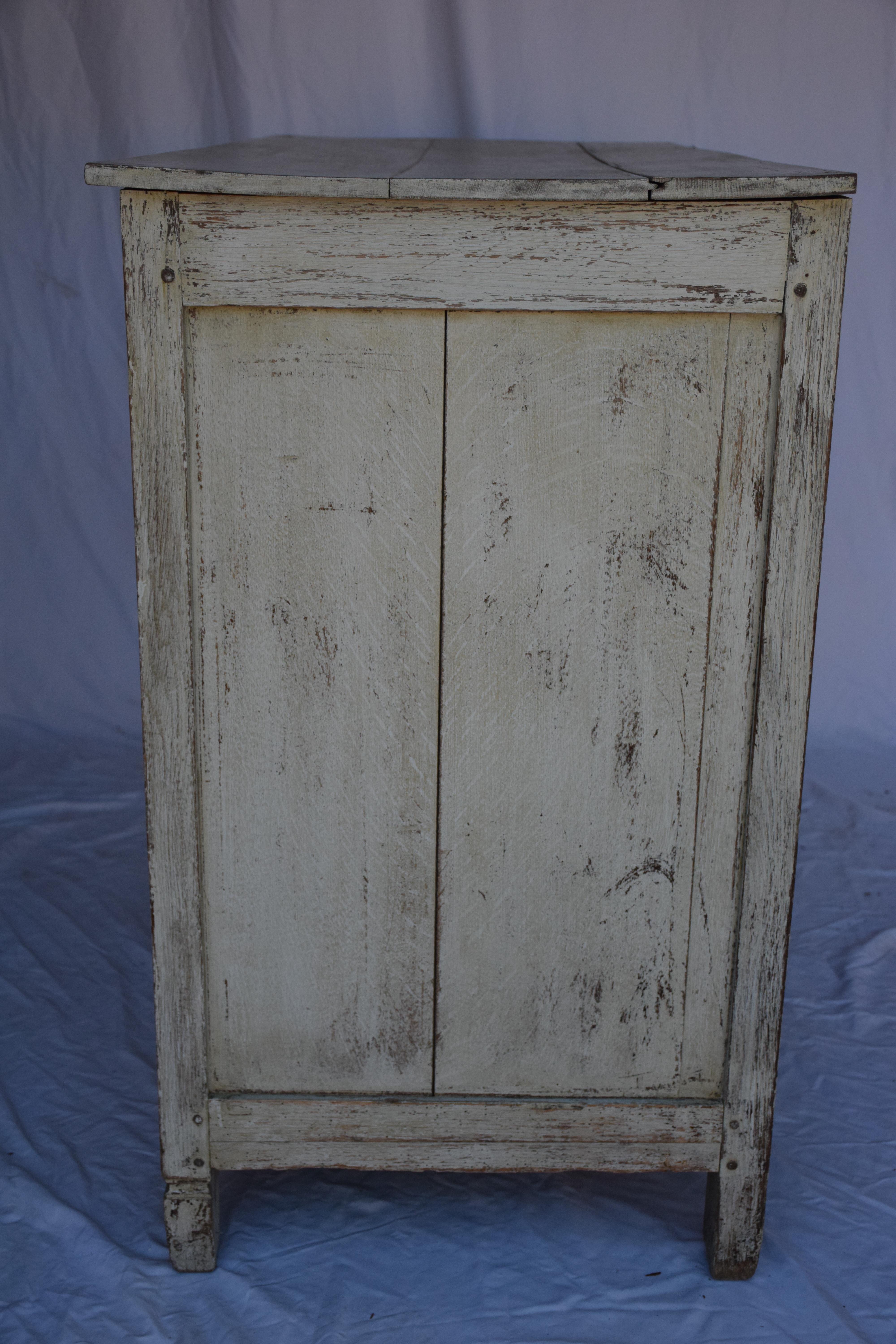 19th C. Louis XVI Painted Commode For Sale 1