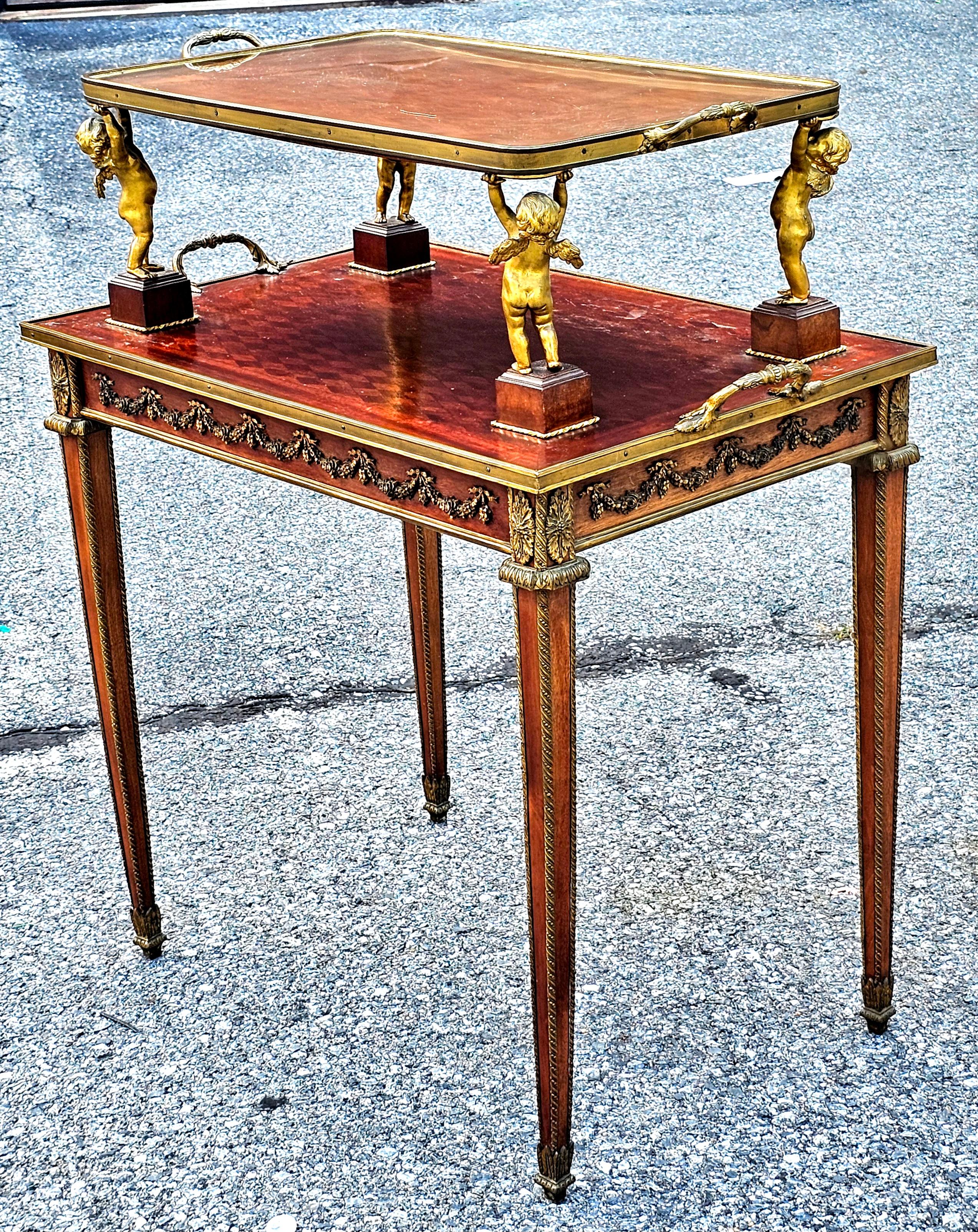 A.I.C. C.I.C. Table à thé à deux niveaux en marqueterie de style Louis XVI et bronze doré en vente 5