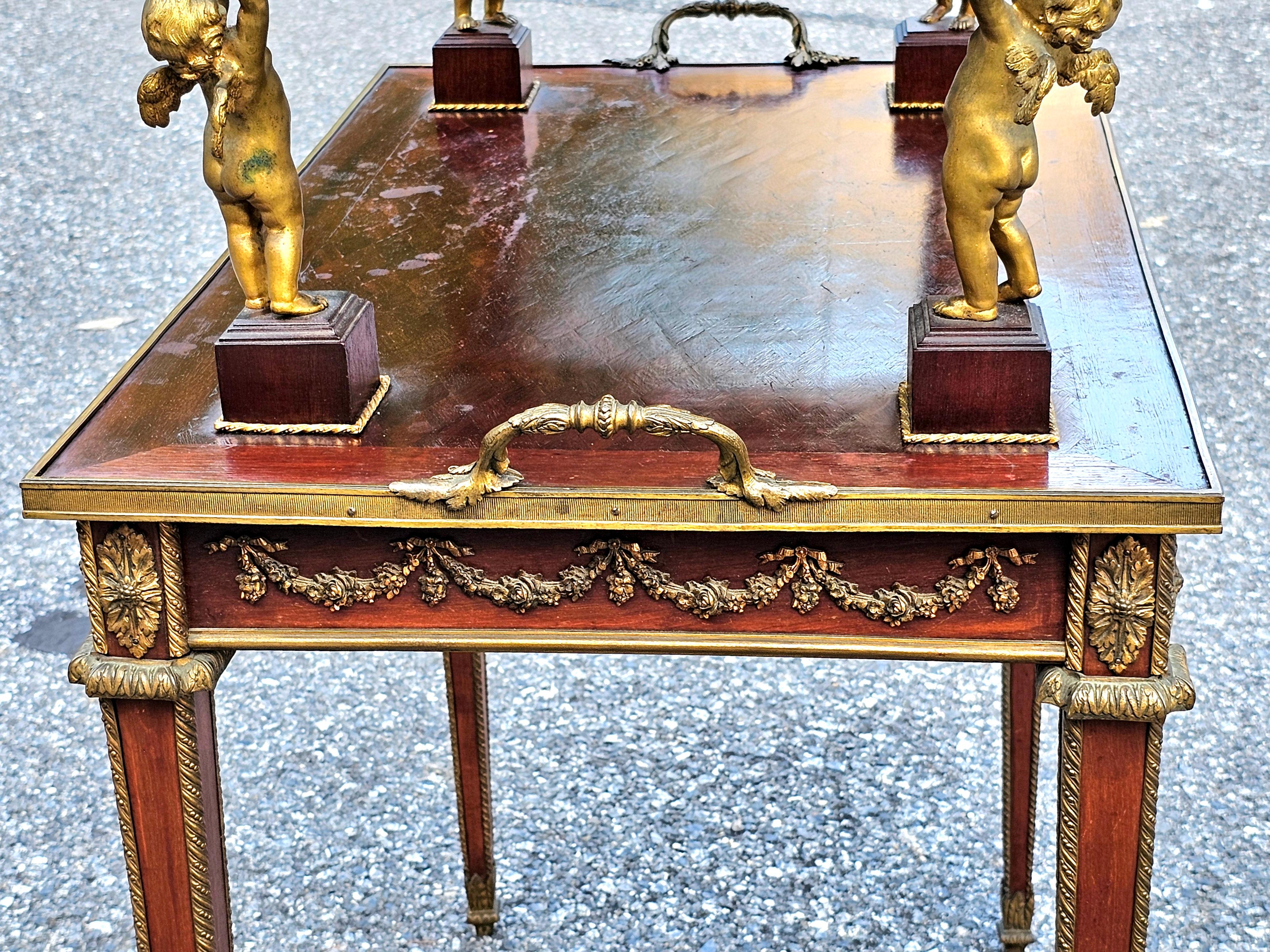 A.I.C. C.I.C. Table à thé à deux niveaux en marqueterie de style Louis XVI et bronze doré en vente 2