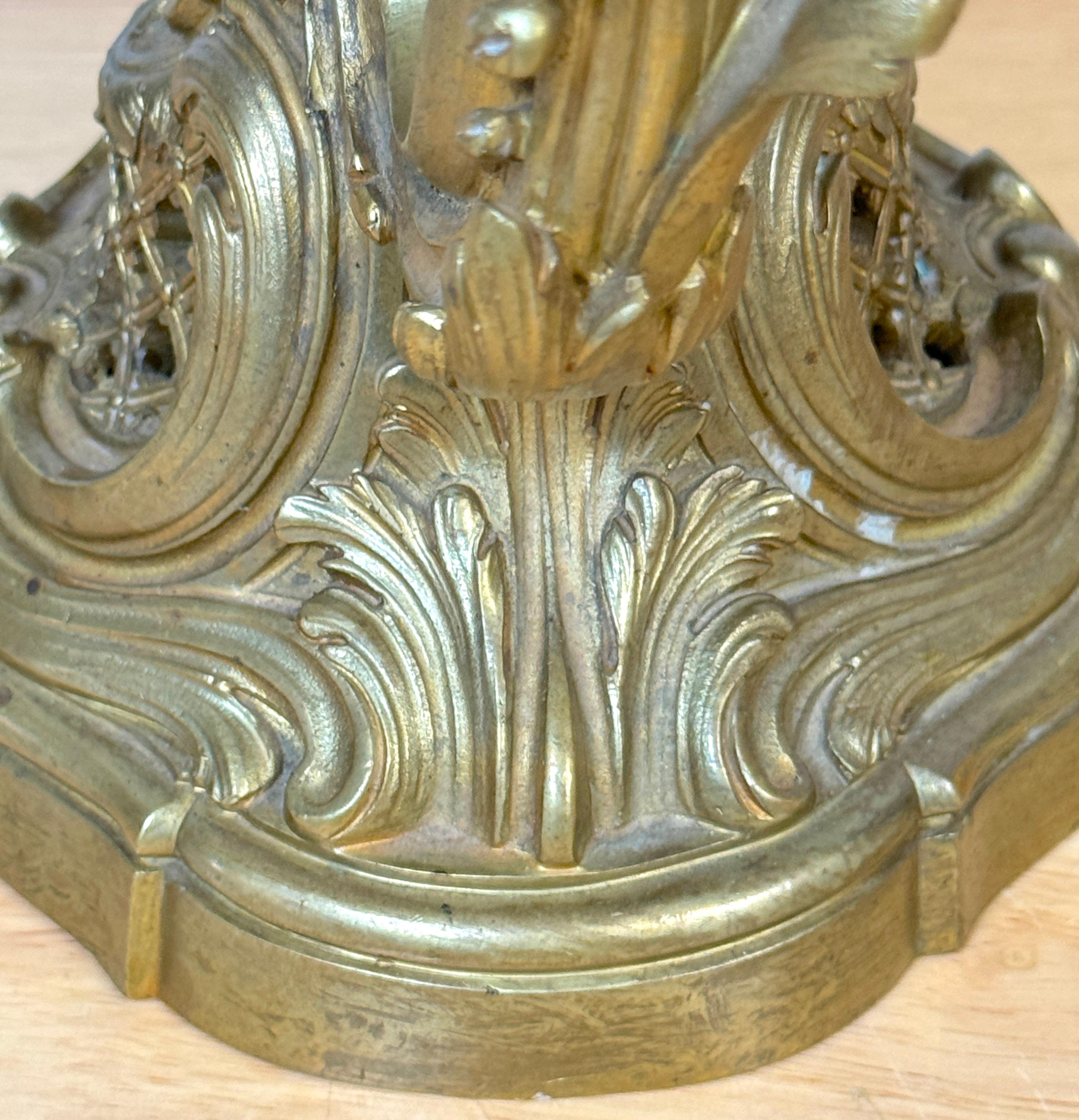Candelabro a tre luci in stile Luigi XVI del XIX secolo con urna in cristallo di rocca verde in vendita 10