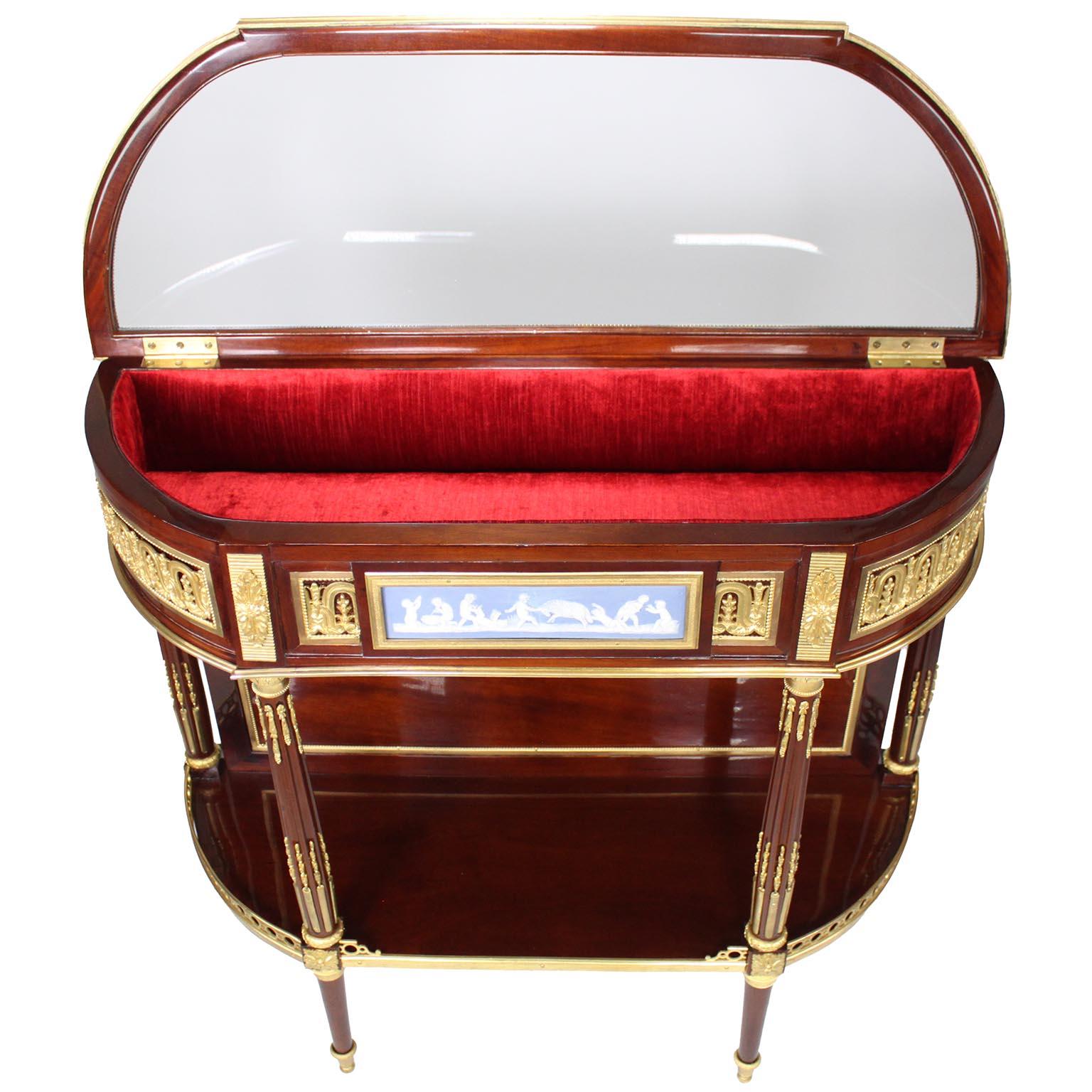 19th C. Louis XVI Style Ormolu-Mounted Mahogany Jasperware Console Vitrine Table Bon état - En vente à Los Angeles, CA
