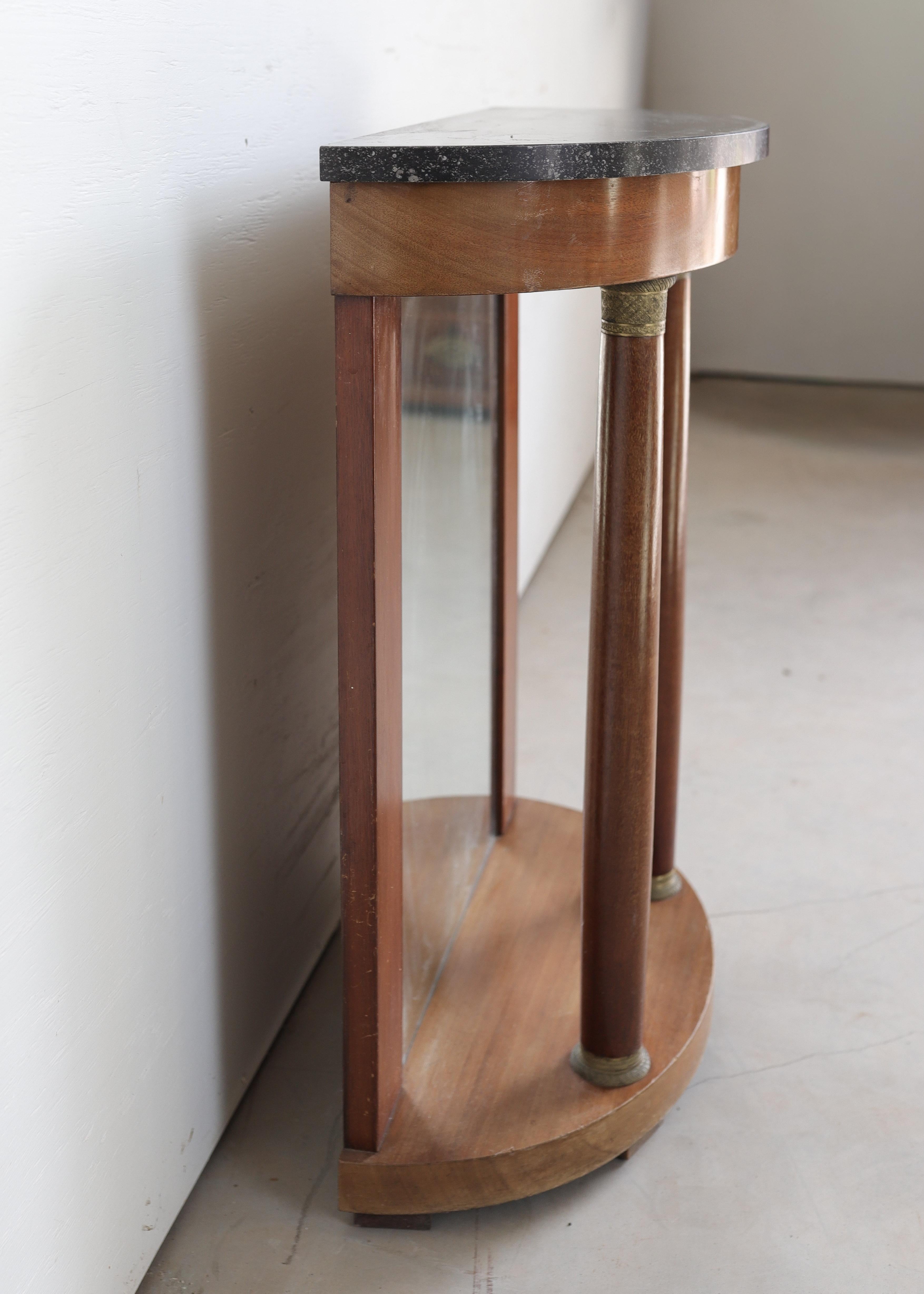 19e s. Demilune en acajou avec plateau en marbre gris en vente 1