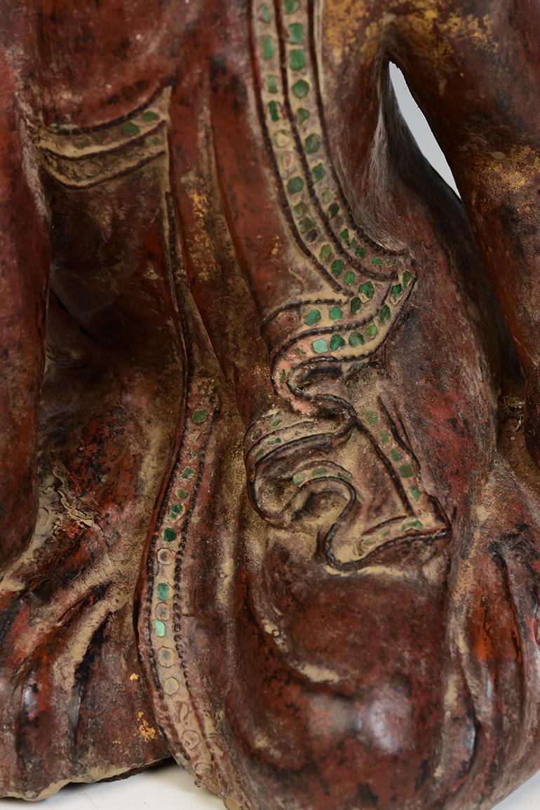 19th C., Mandalay, A Pair of Antique Burmese Wooden Seated Monk / Disciple For Sale 1