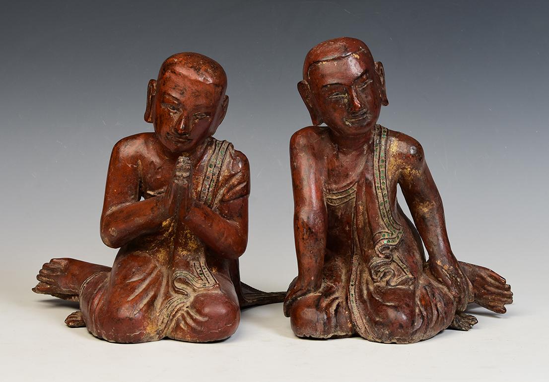 19th C., Mandalay, A Pair of Antique Burmese Wooden Seated Monk / Disciple For Sale 2