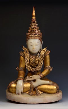 19th C., Mandalay, Antique Burmese Alabaster Marble Seated King Buddha Statue