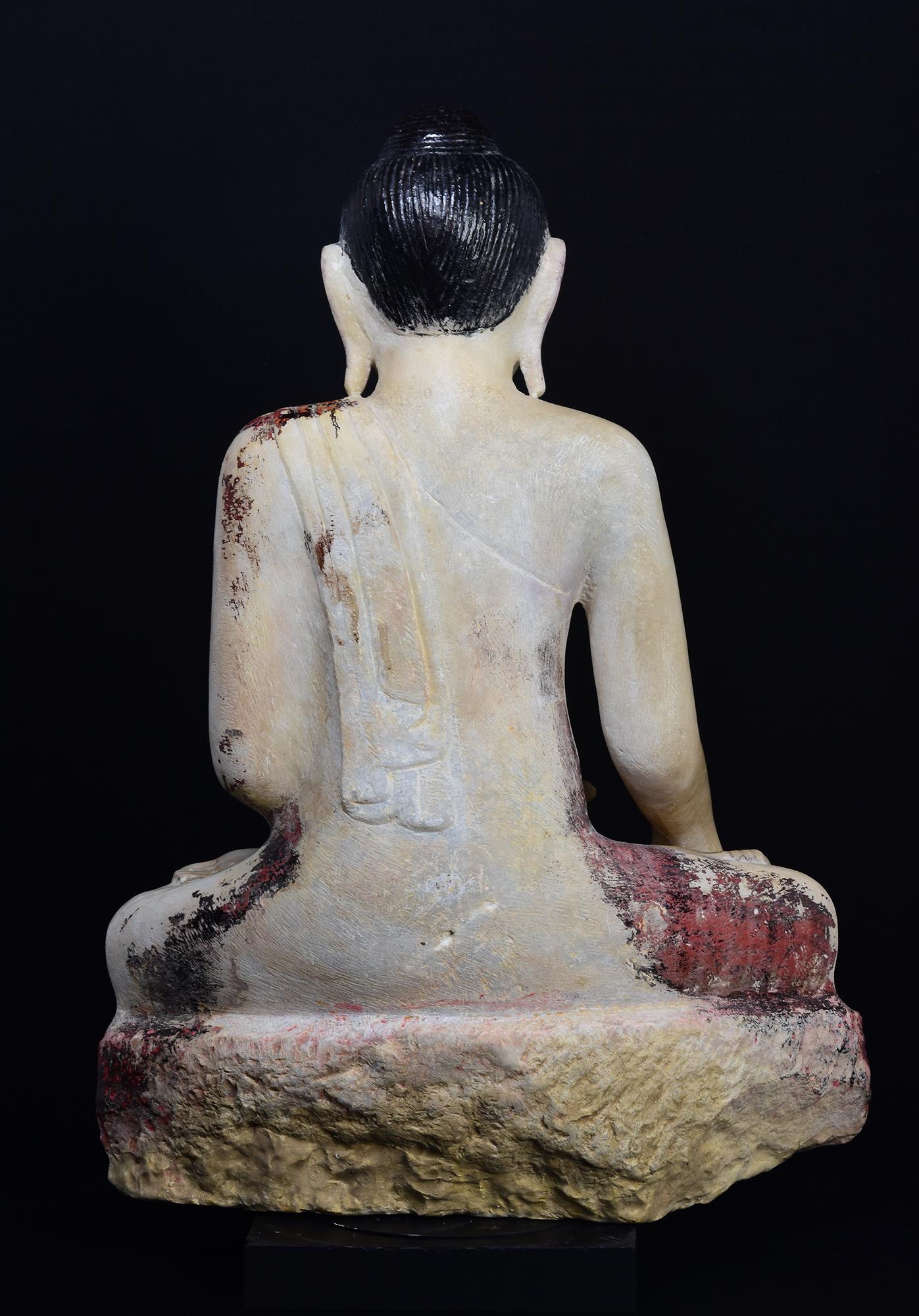 C.C., Mandalay, grande statue de Bouddha assis en marbre d'albâtre birman antique en vente 6