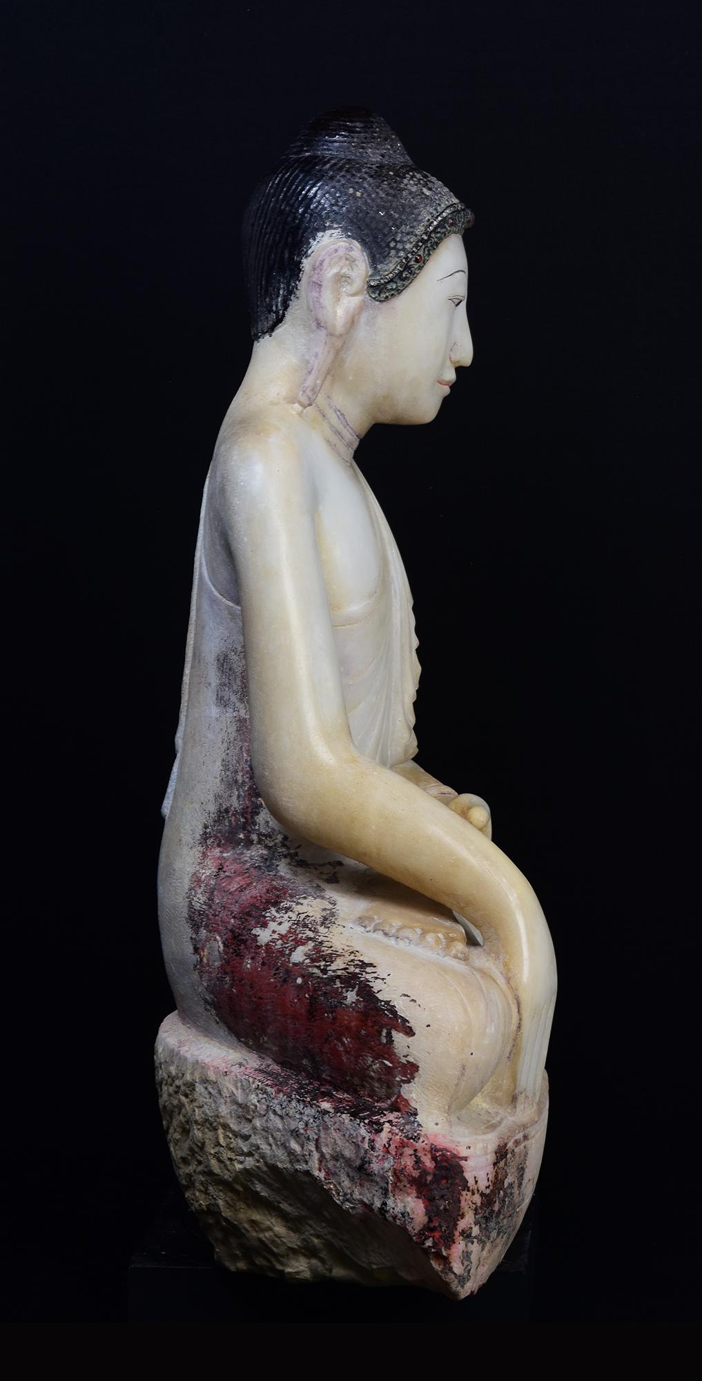C.C., Mandalay, grande statue de Bouddha assis en marbre d'albâtre birman antique en vente 10