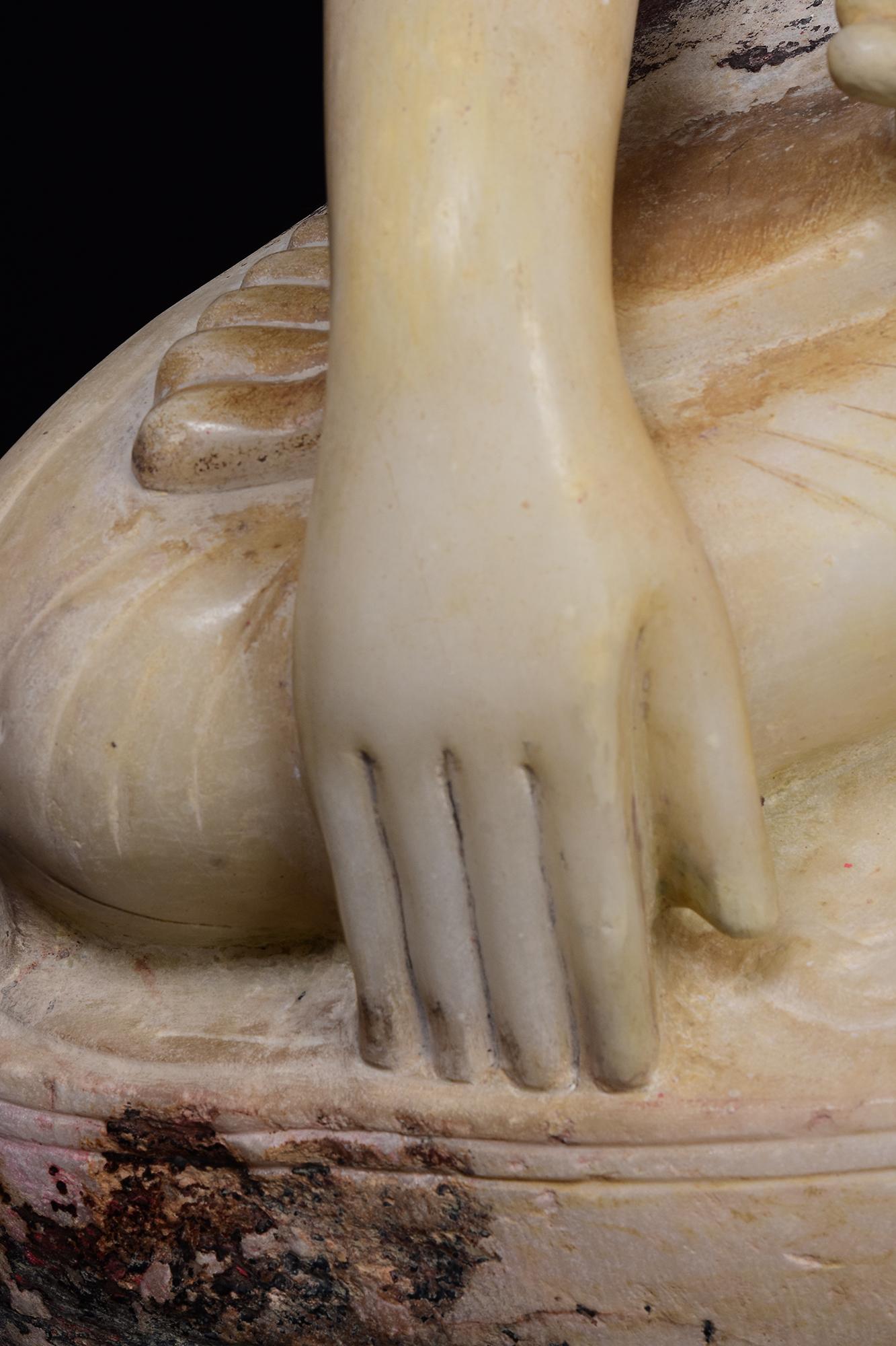 XIXe siècle C.C., Mandalay, grande statue de Bouddha assis en marbre d'albâtre birman antique en vente