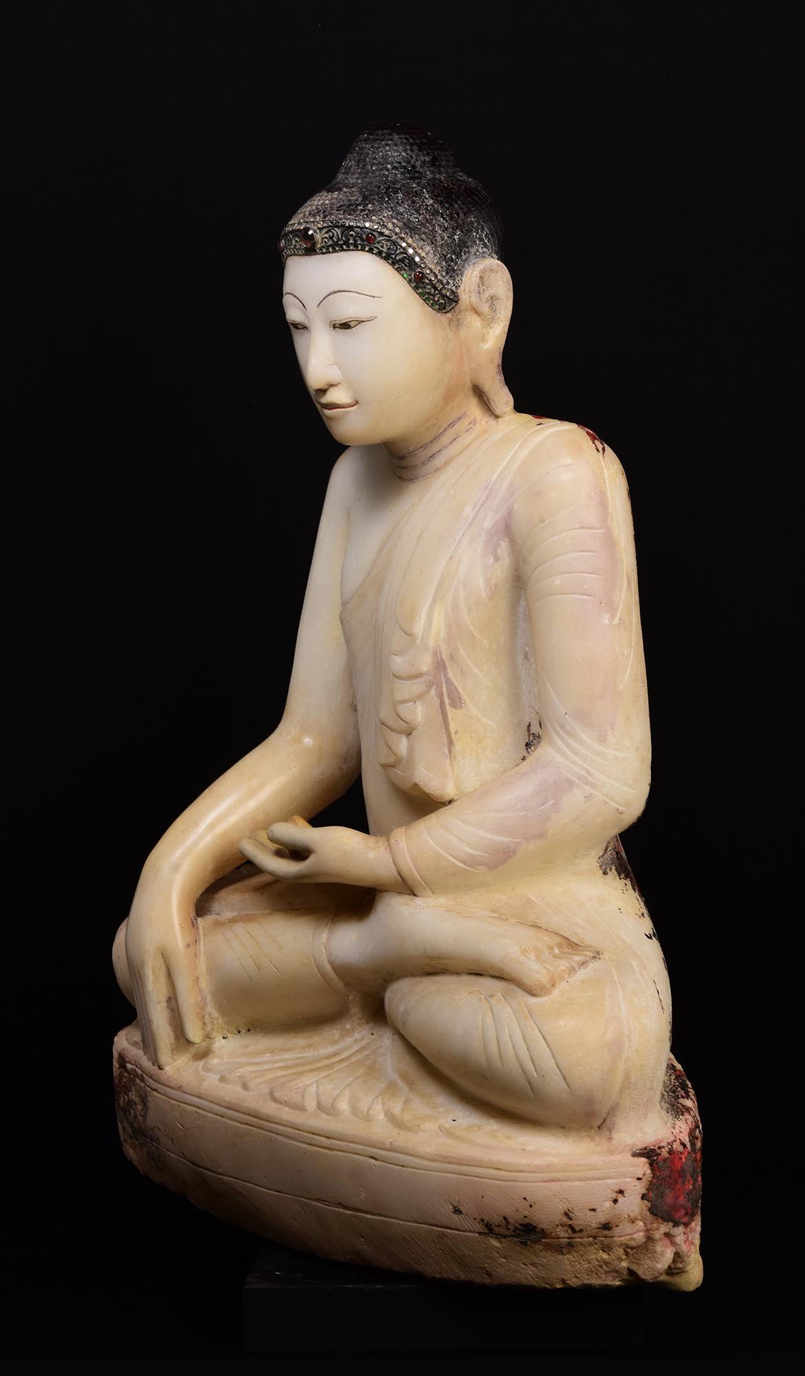 C.C., Mandalay, grande statue de Bouddha assis en marbre d'albâtre birman antique en vente 1