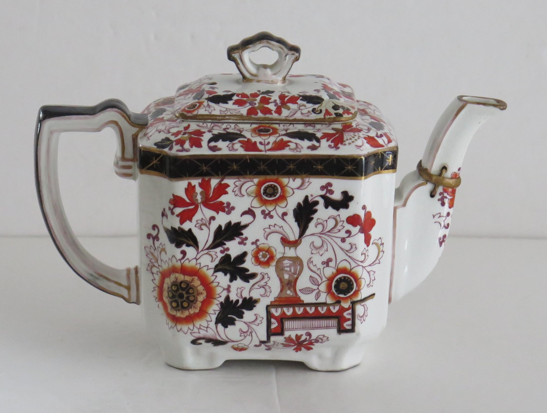 Hand-Painted Mason's Ashworth's Ironstone Teapot in Old Japan Vase Pattern, circa 1875 For Sale
