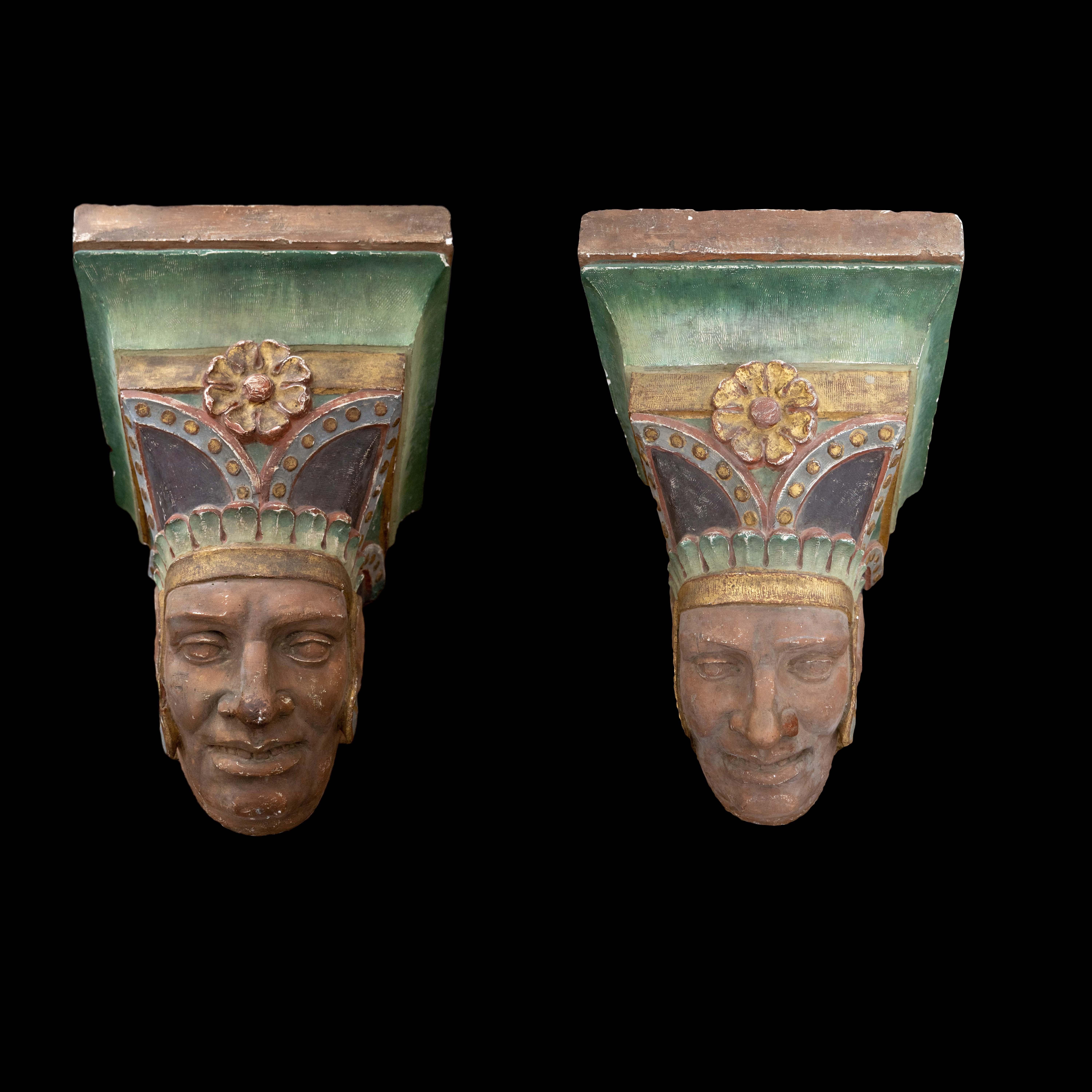 XIXe siècle Paire de grands supports muraux en pltre Incas franais du 19me sicle de Bordeaux en vente