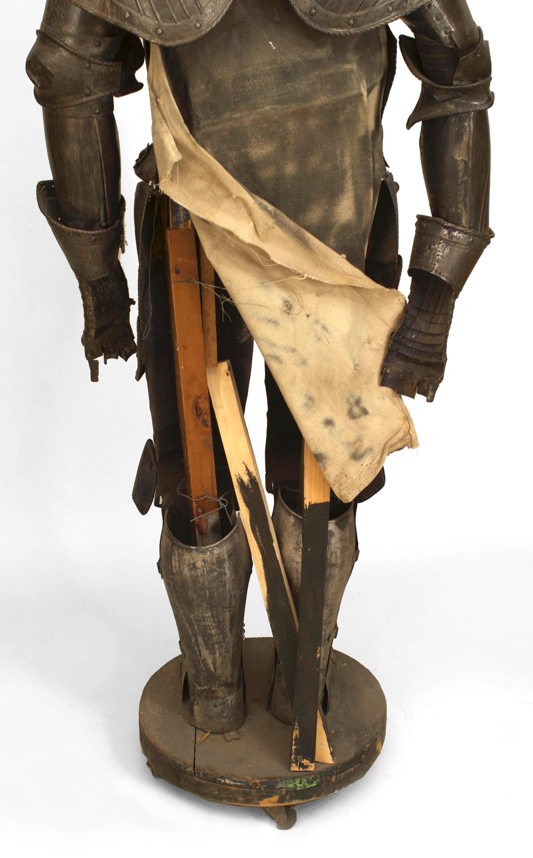 Italian Medieval / Renaissance Style Suit of Armor In Good Condition For Sale In New York, NY