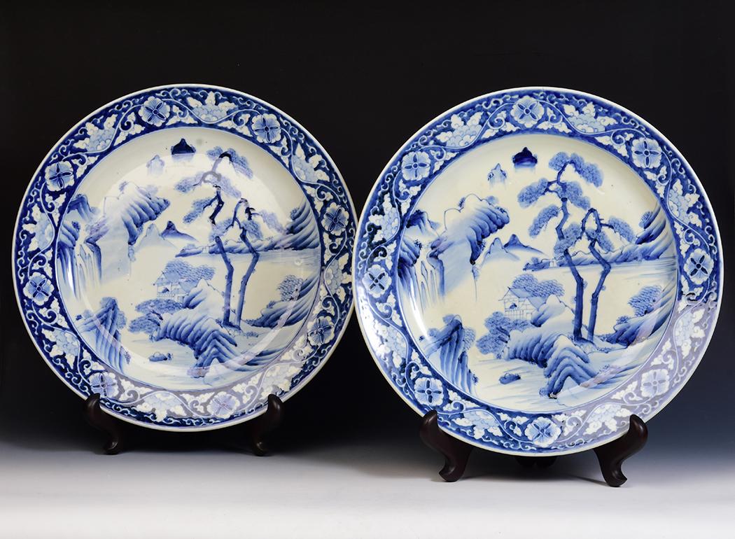 A pair of Japanese porcelain blue and white charger dishes.

Age: Japan, Meiji Period, 19th century
Size: Diameter 46.8 C.M. / Thickness 6 C.M. (size excluding stand)
Condition: Nice condition overall.

100% Satisfaction and authenticity