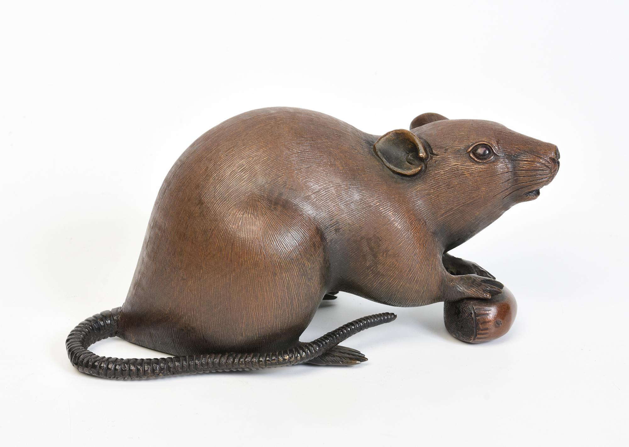 19th C., Meiji, Antique Japanese Bronze Animal Rat / Mouse Holding A Chestnut For Sale 6