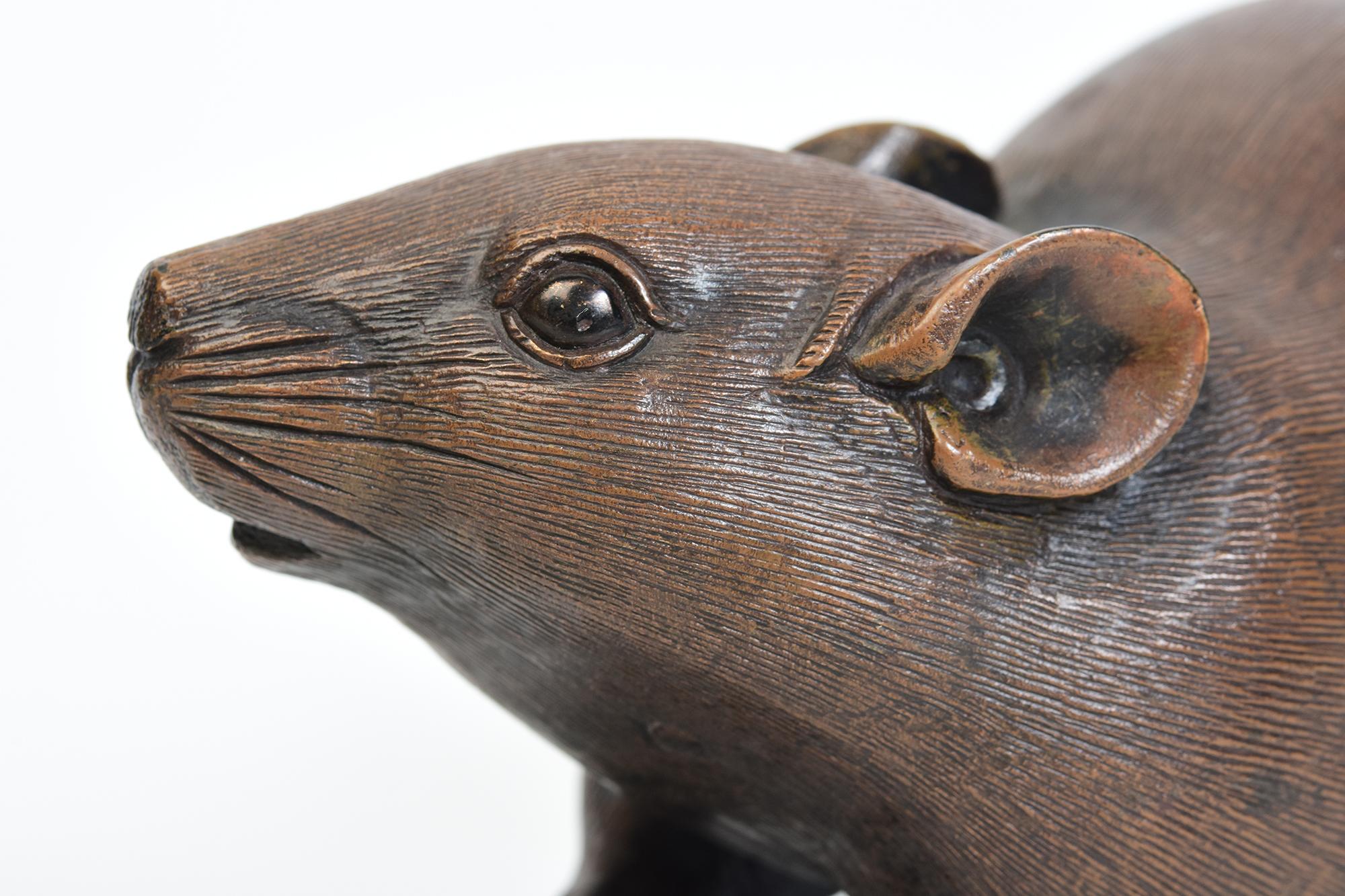 19th C., Meiji, Antique Japanese Bronze Animal Rat / Mouse Holding A Chestnut For Sale 1