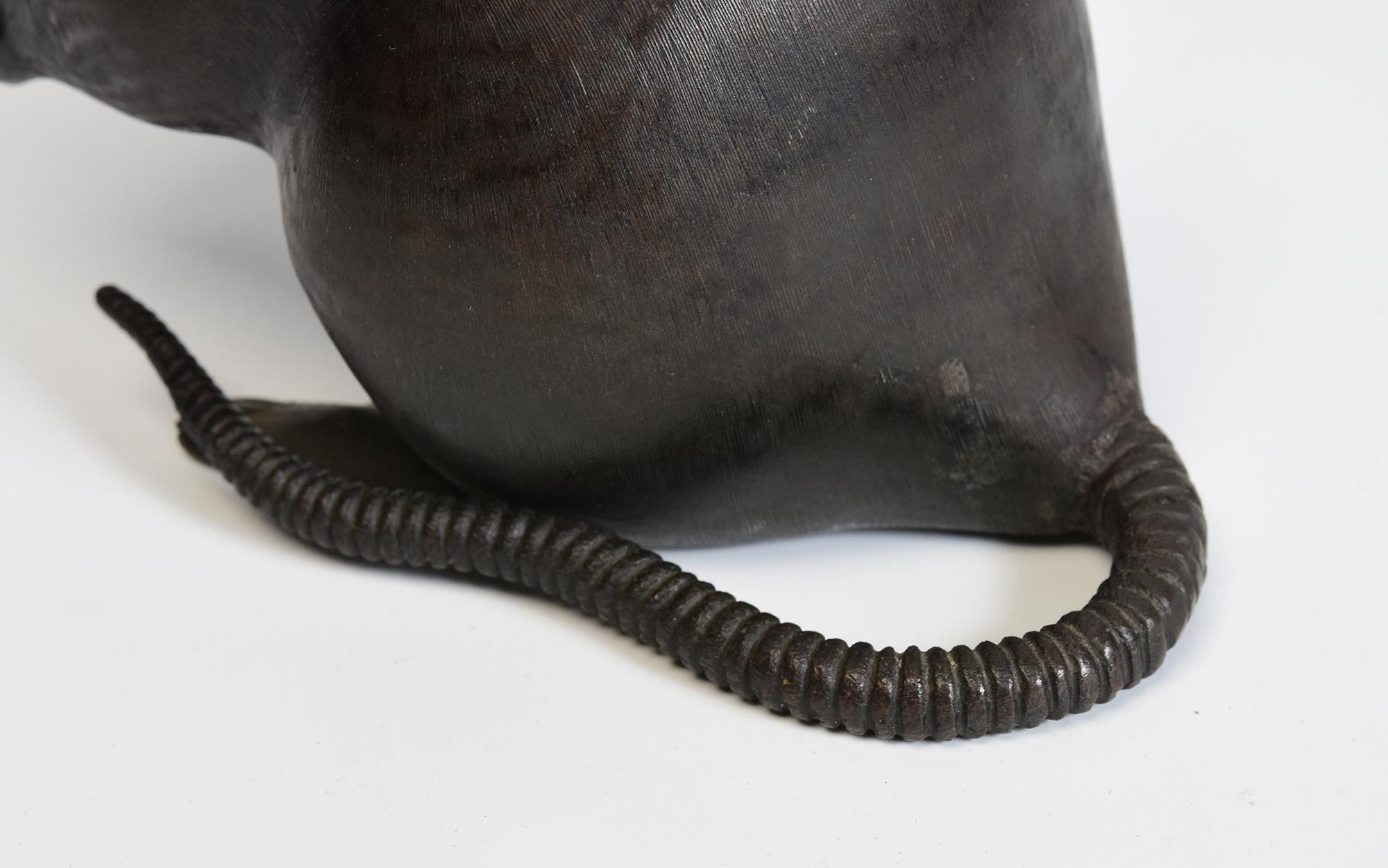 19th C., Meiji, Antique Japanese Bronze Animal Rat / Mouse Holding A Chestnut For Sale 1