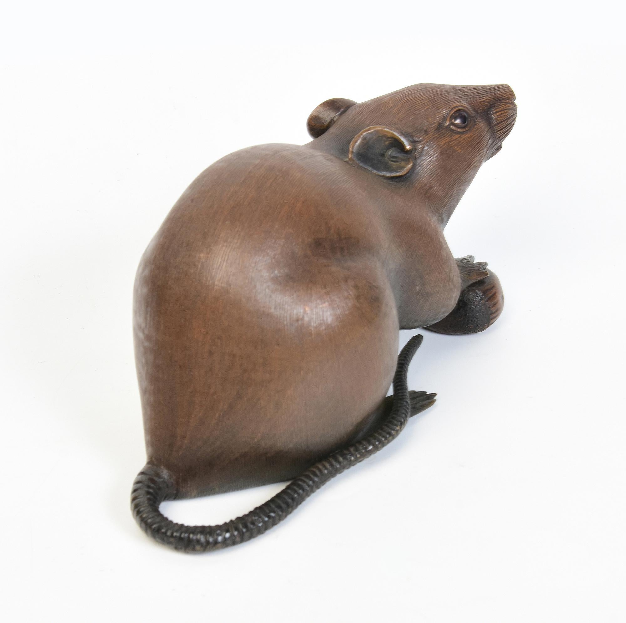 19th C., Meiji, Antique Japanese Bronze Animal Rat / Mouse Holding A Chestnut For Sale 4