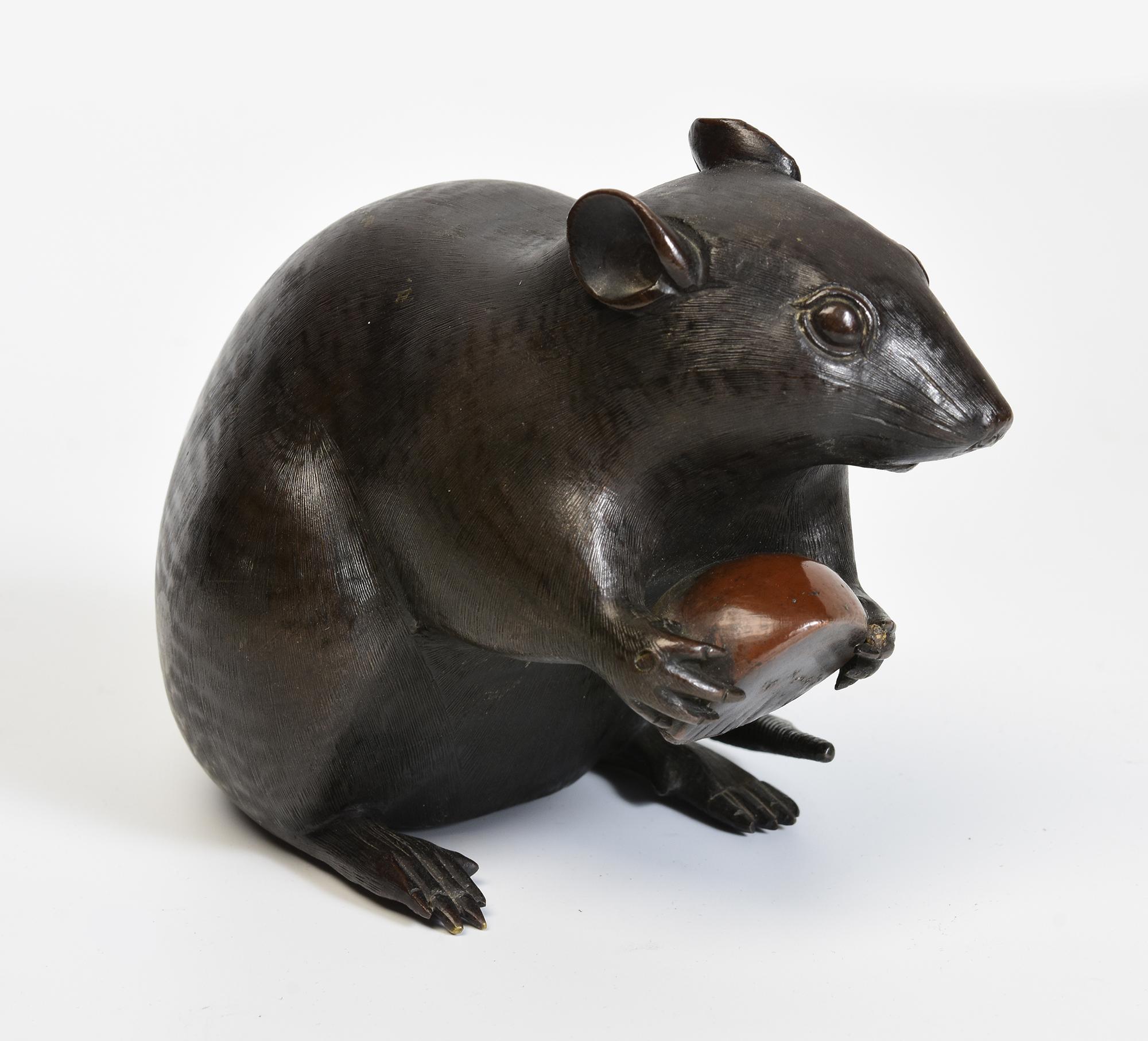 19th C., Meiji, Antique Japanese Bronze Animal Rat / Mouse Holding A Chestnut For Sale 4