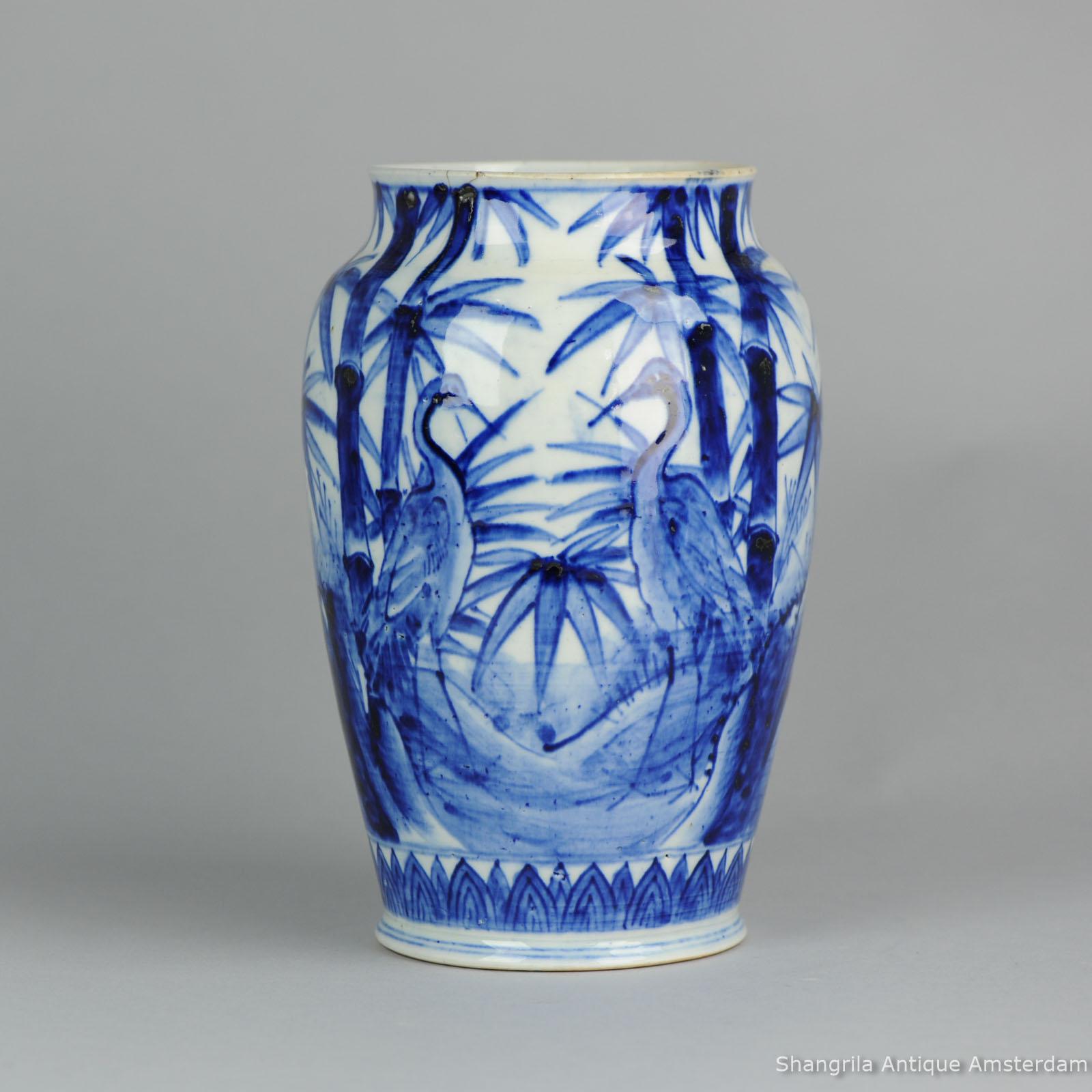 Eine sehr schöne Vase.

Bedingung
Gesamtzustand D (restauriert). Nachgeklebter Chip Haaransatz. Größe: ca. 240 mm.

Zeitraum
19. Jahrhundert Meiji-Zeit (1867-1912).