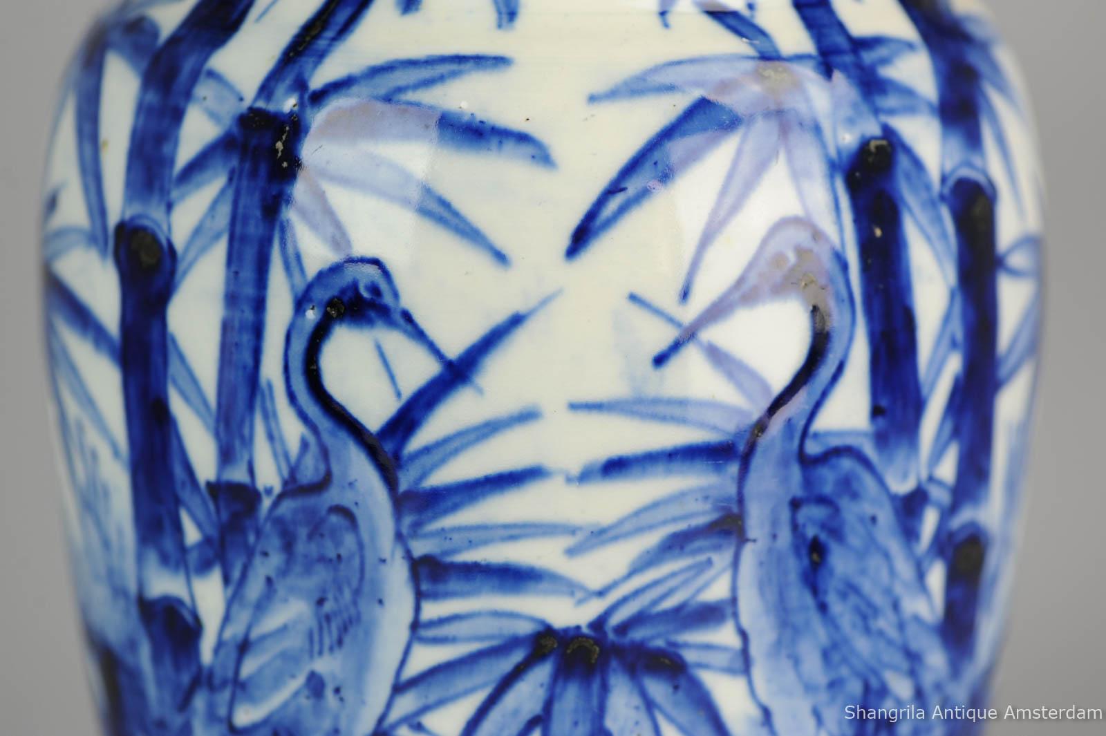 Vase Arita du 19e siècle en porcelaine japonaise de la période Meiji, avec grues du Japon et bambou 2