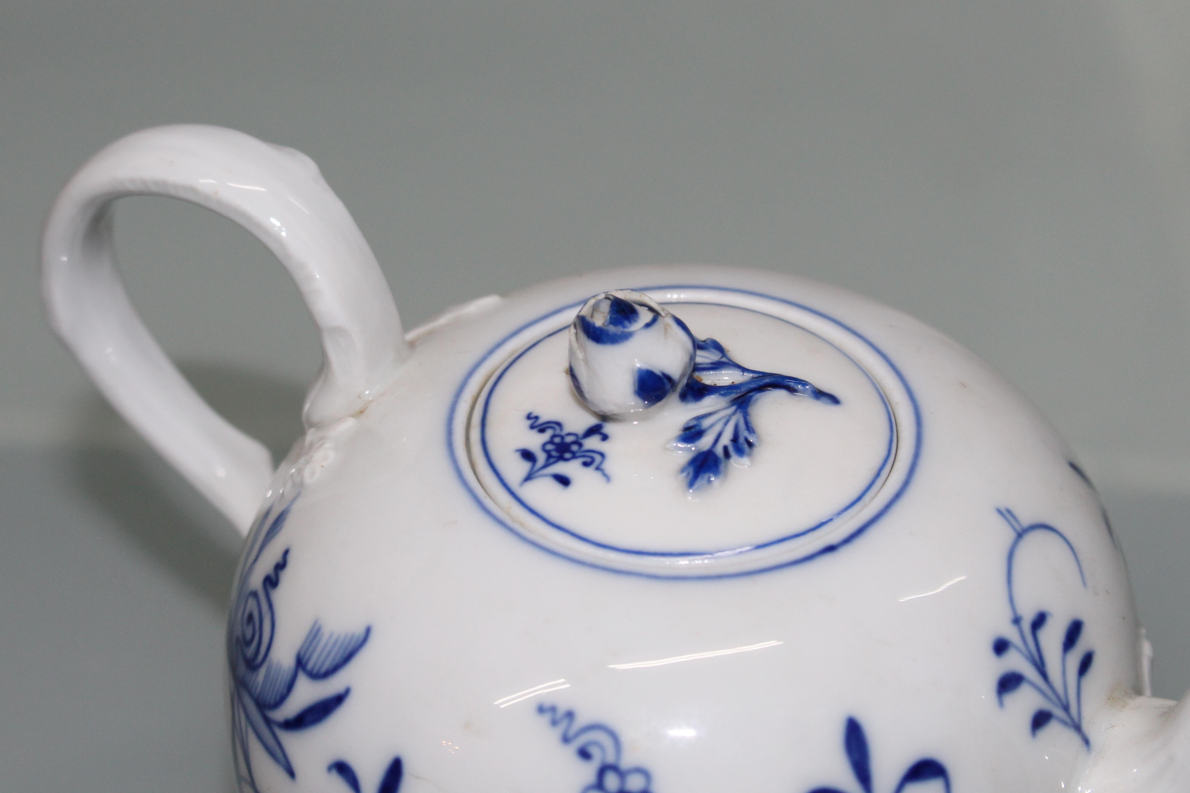 German 19th Century Meissen Blue and White Teapot and Cream Jug For Sale