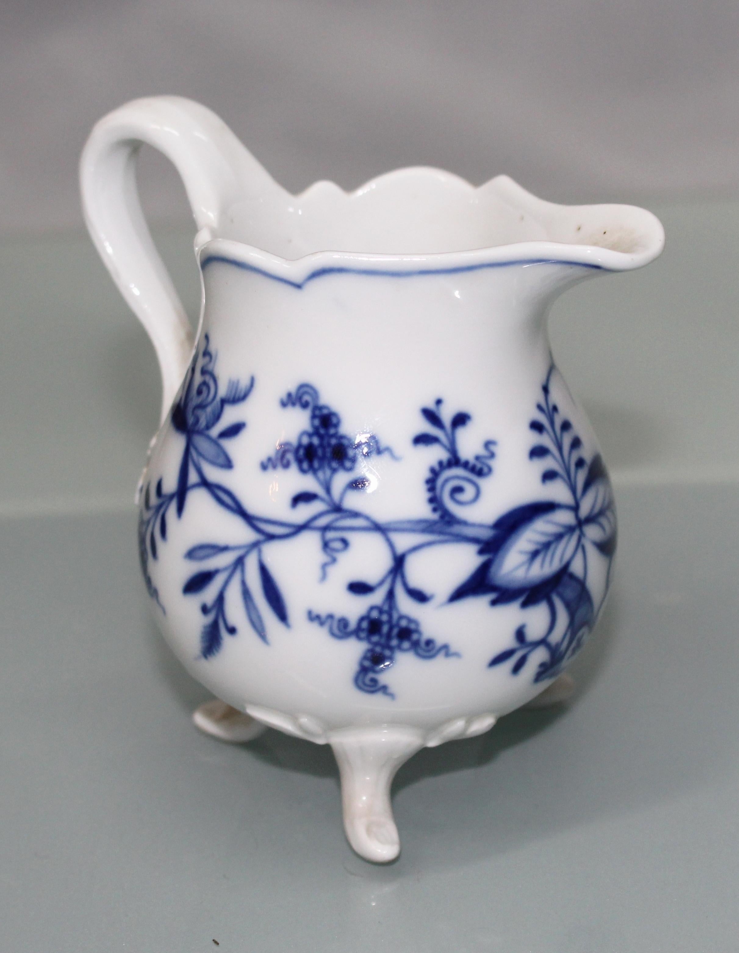 19th Century Meissen Blue and White Teapot and Cream Jug For Sale 2