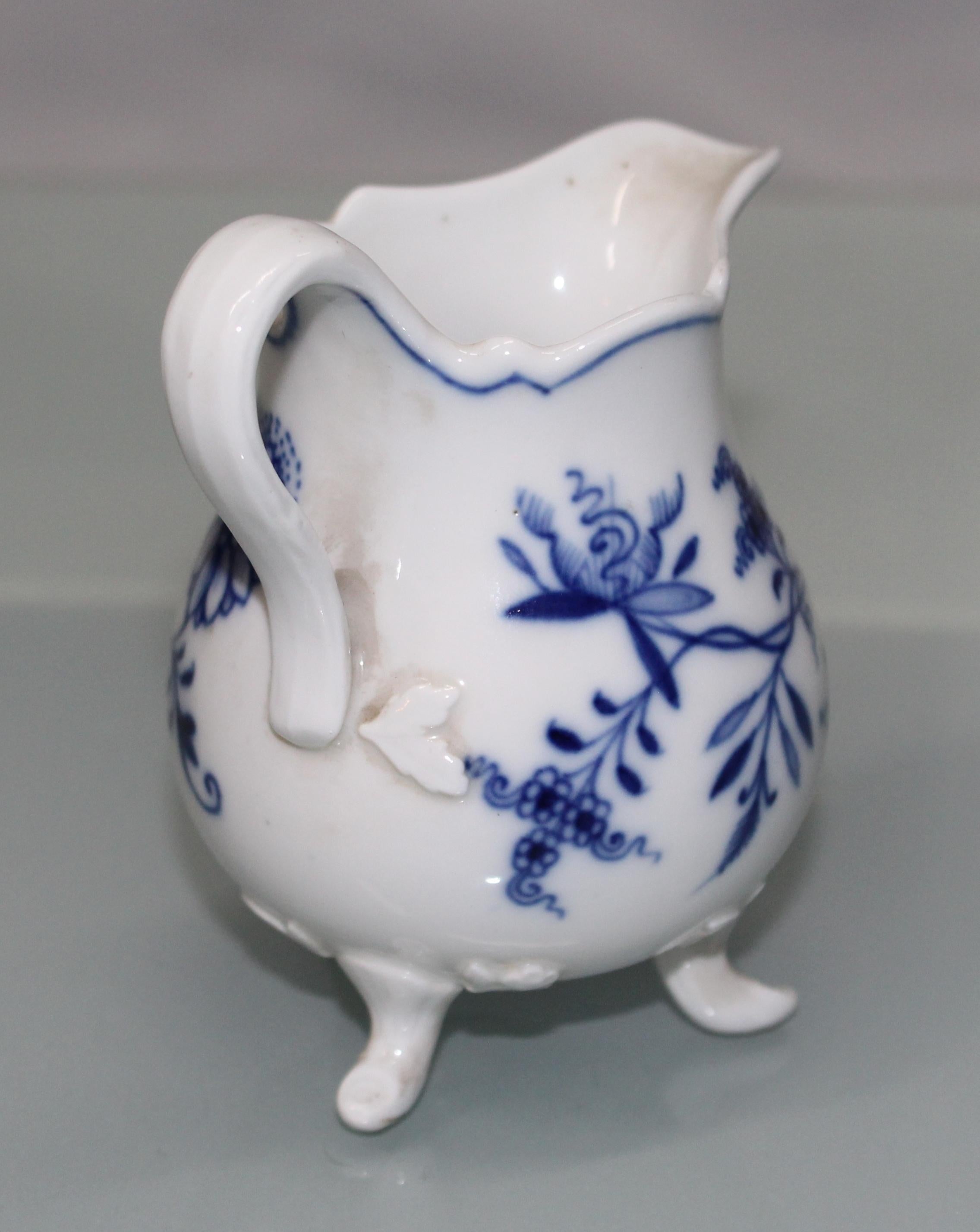 19th Century Meissen Blue and White Teapot and Cream Jug For Sale 3