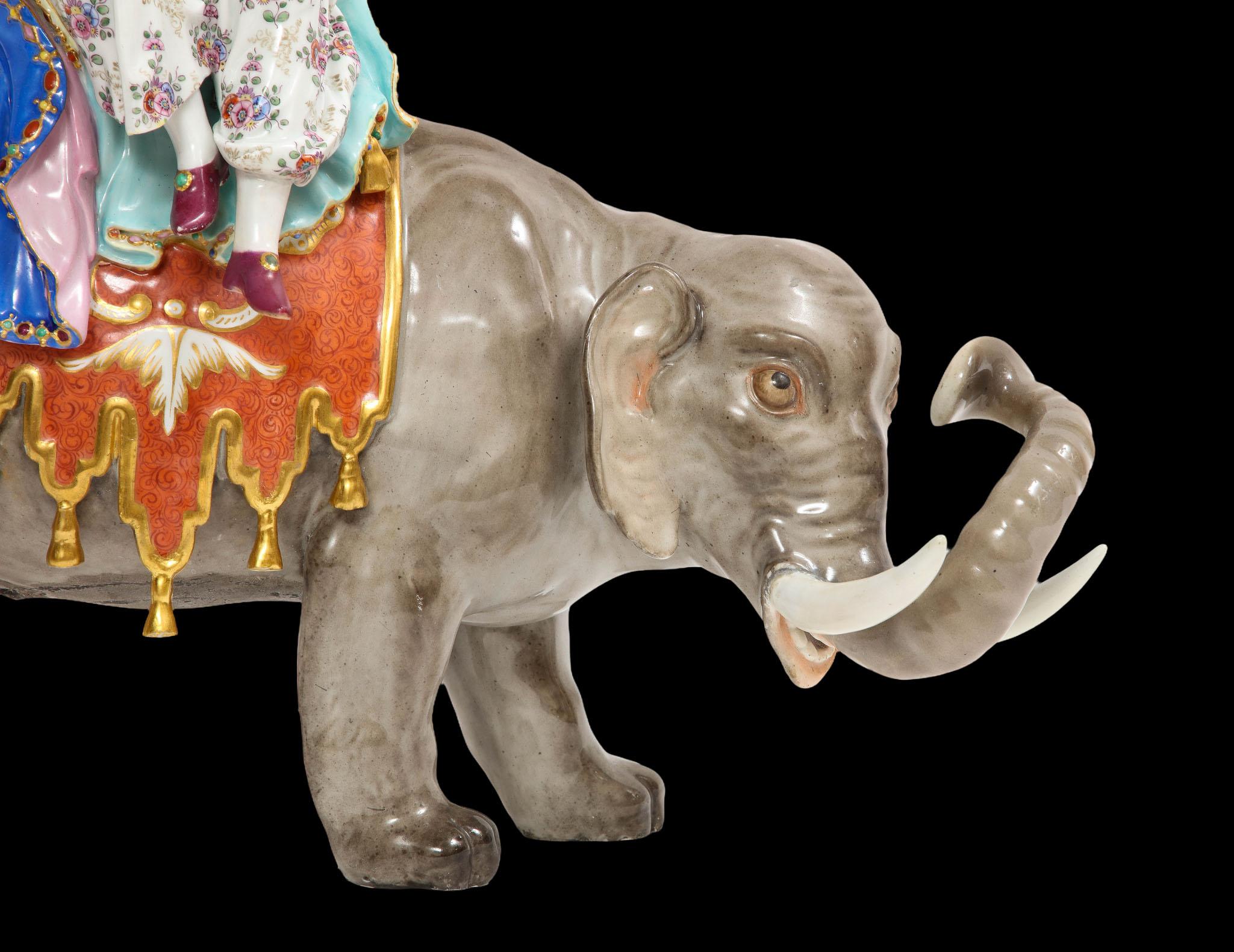 Figura de porcelana de Meissen del s. XIX de una sultana montada en un elefante con una corona en venta 3