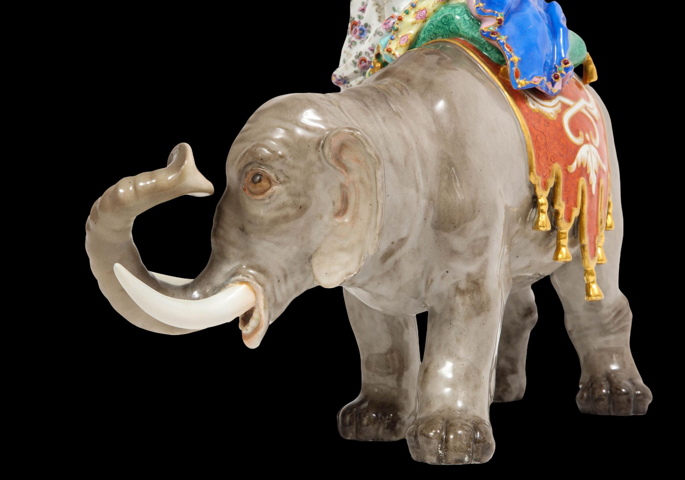 Figura de porcelana de Meissen del s. XIX de una sultana montada en un elefante con una corona en venta 4