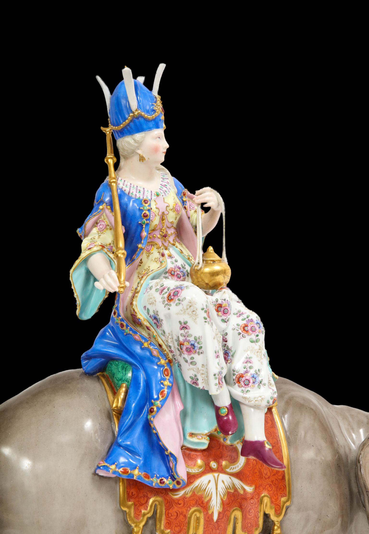 Figura de porcelana de Meissen del s. XIX de una sultana montada en un elefante con una corona en venta 8