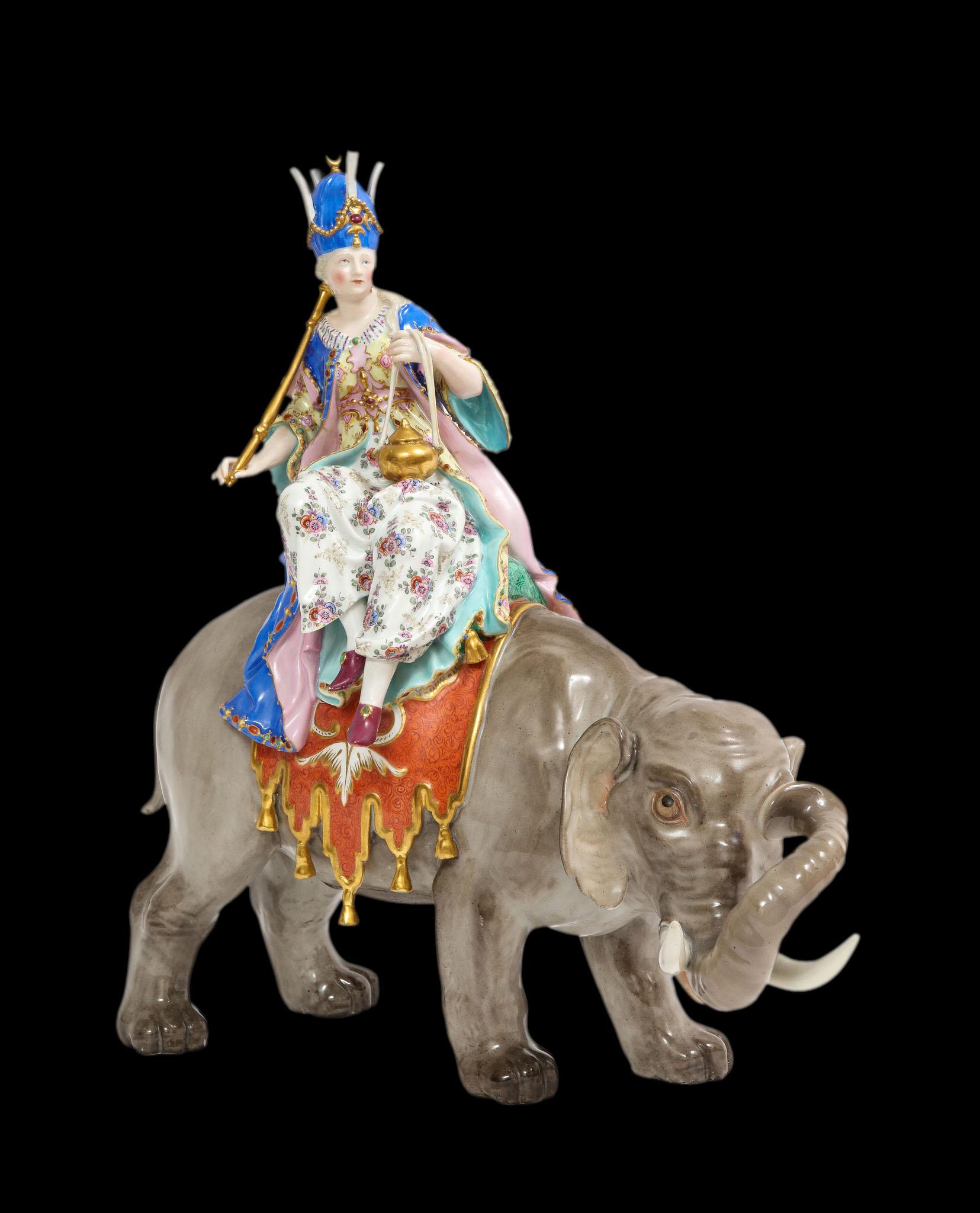 Figura de porcelana de Meissen del s. XIX de una sultana montada en un elefante con una corona Luis XVI en venta