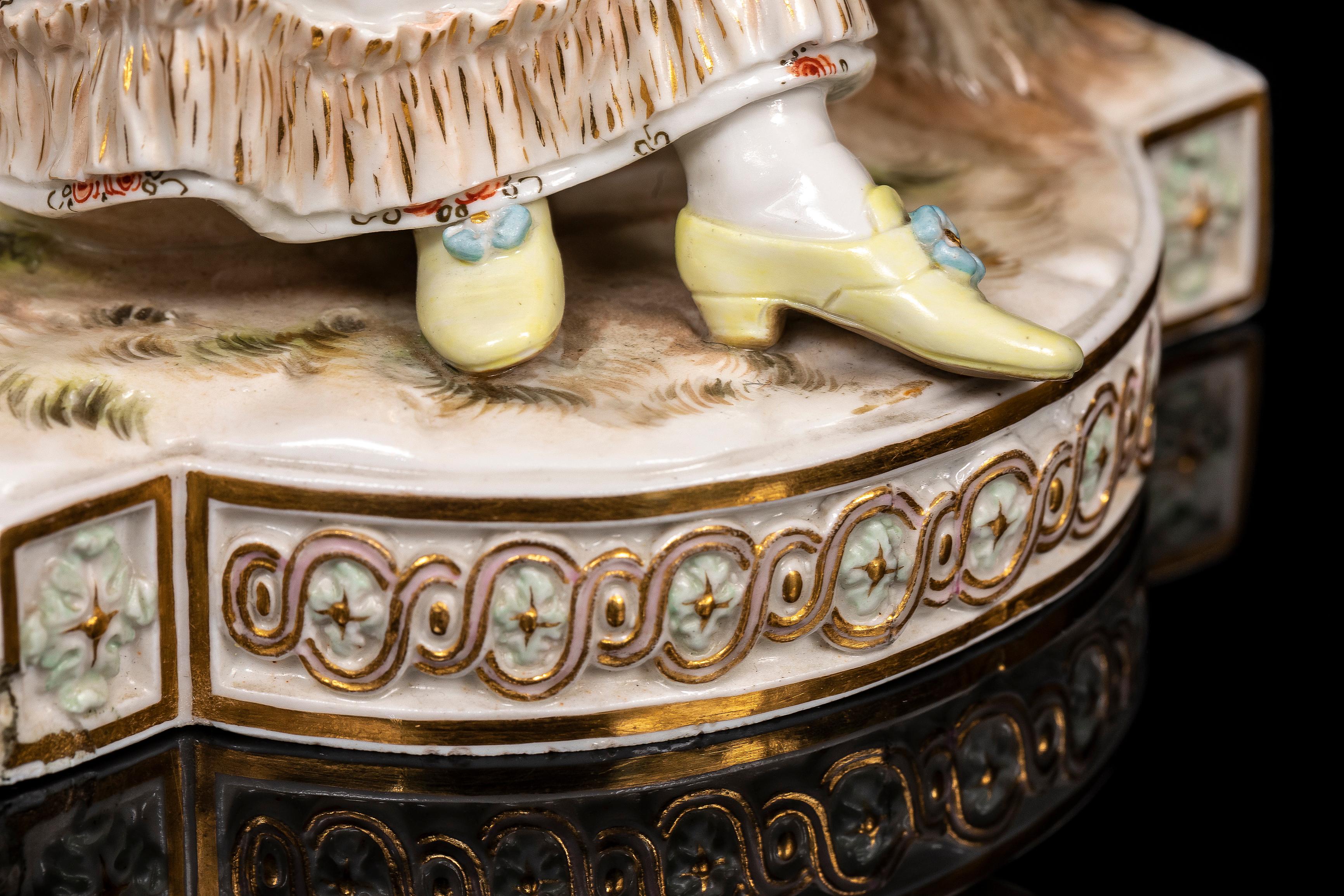 Grupo de mujer sentada con cuenco de flores y cabra, porcelana de Meissen, s. XIX en venta 4