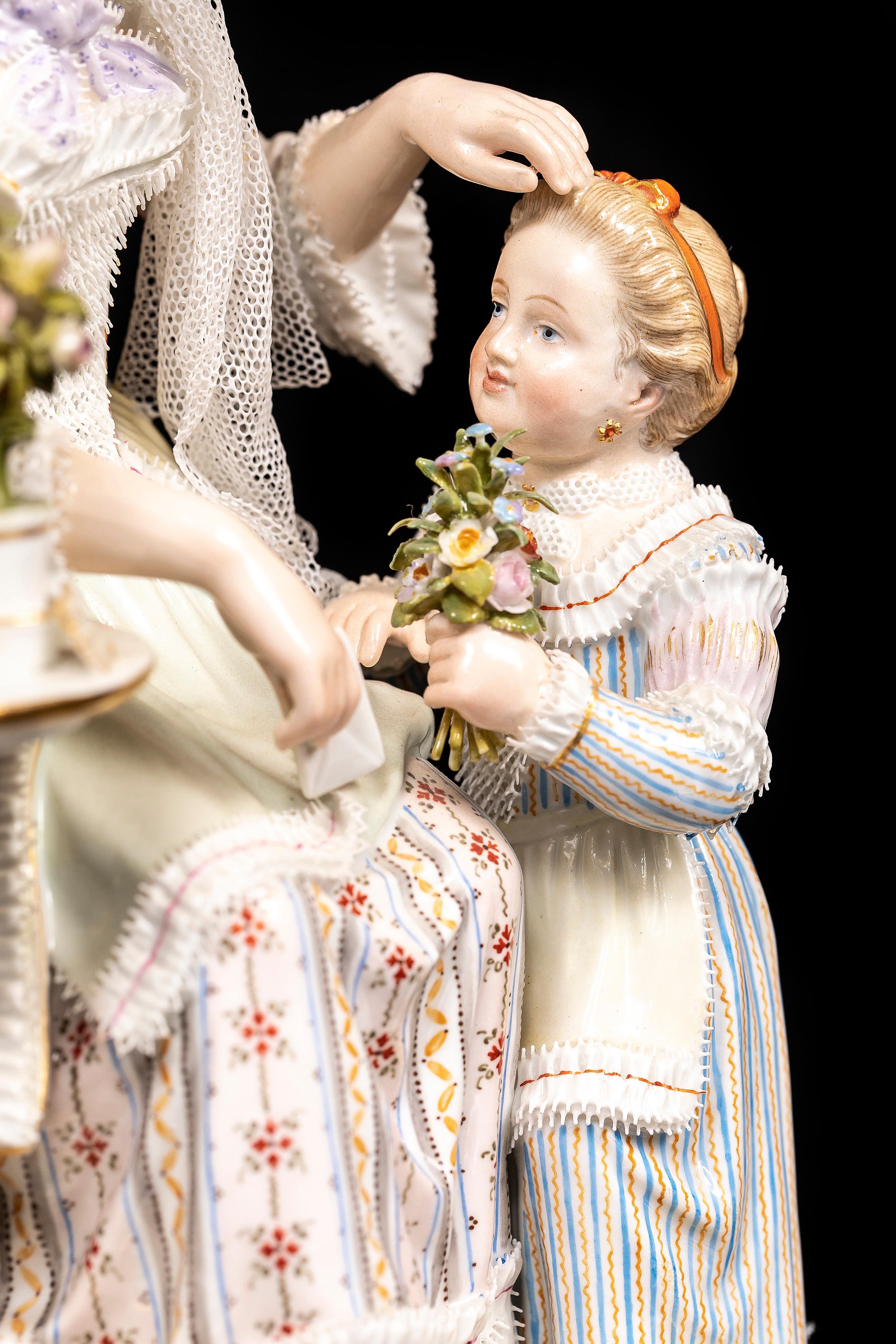 Fin du XIXe siècle A.I.C. Porcelain du 19ème siècle représentant une mère et sa fille à l'heure du thé avec de la dentelle. en vente