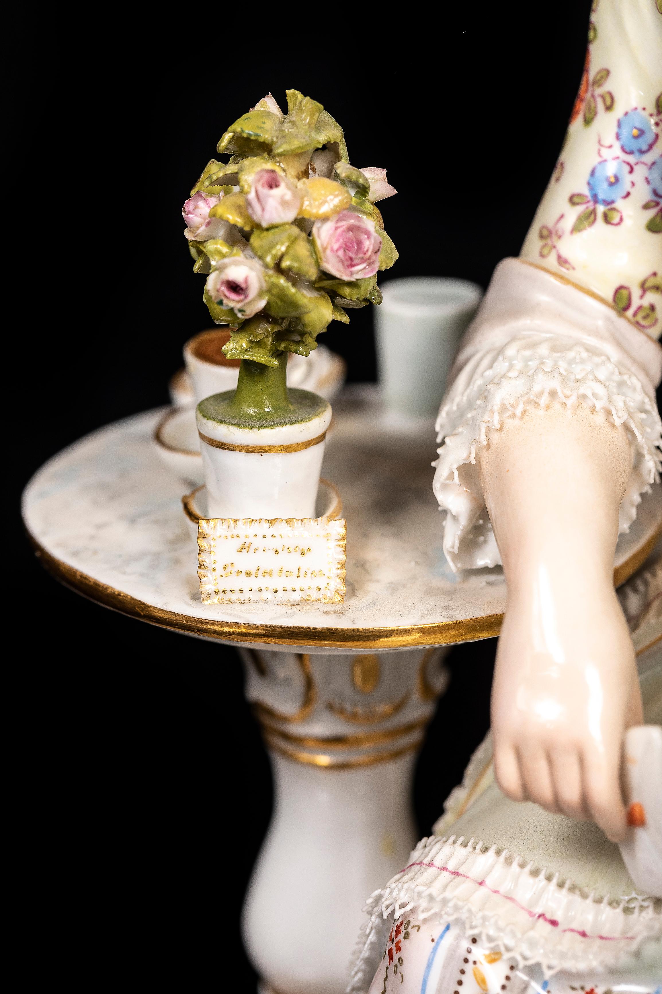 A.I.C. Porcelain du 19ème siècle représentant une mère et sa fille à l'heure du thé avec de la dentelle. en vente 1