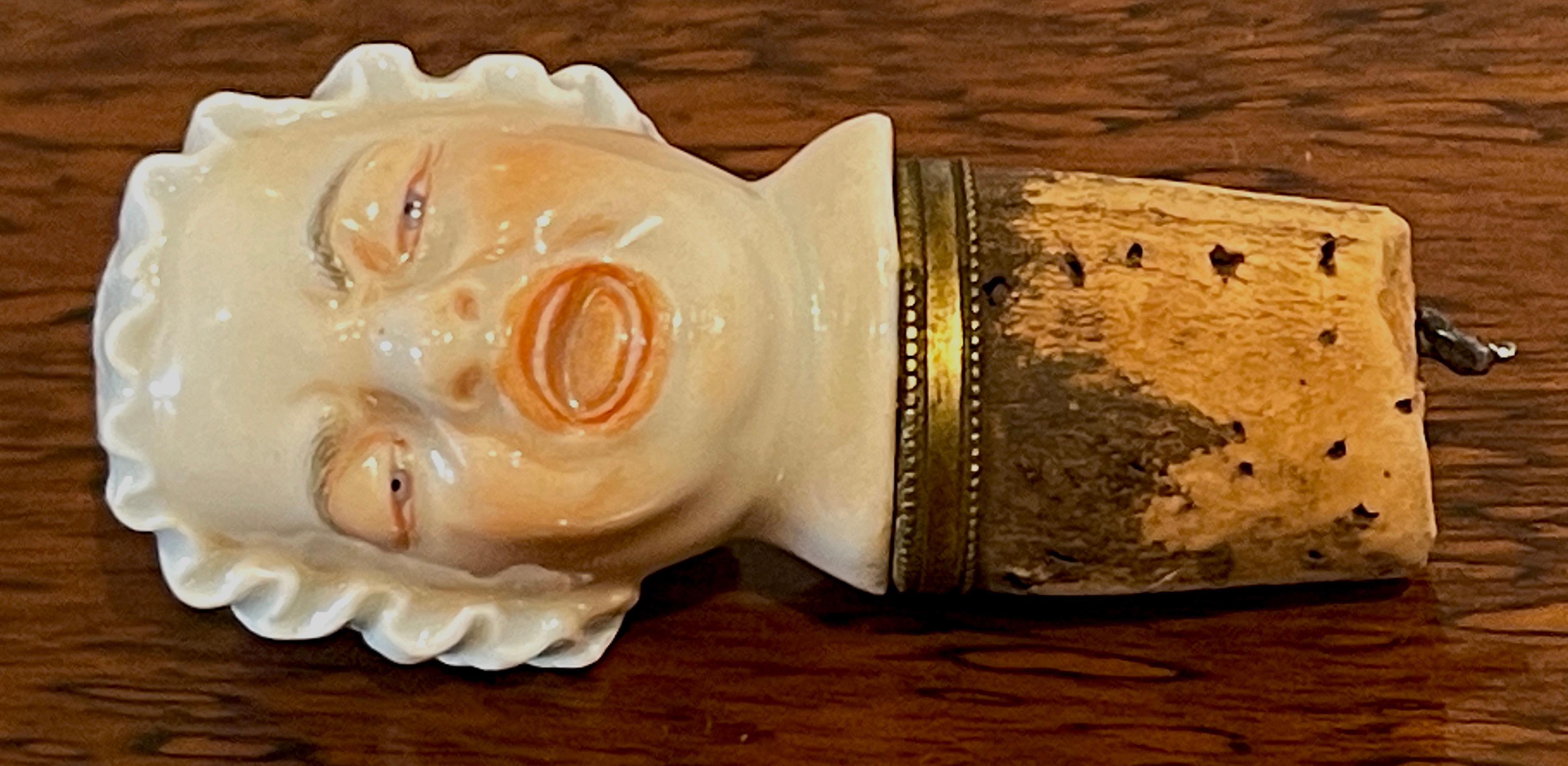  19. Jahrhundert Meissen 'Winey Wife' Bildhauerflaschen Stopper / Korkenzieher mit Etui (Metall) im Angebot