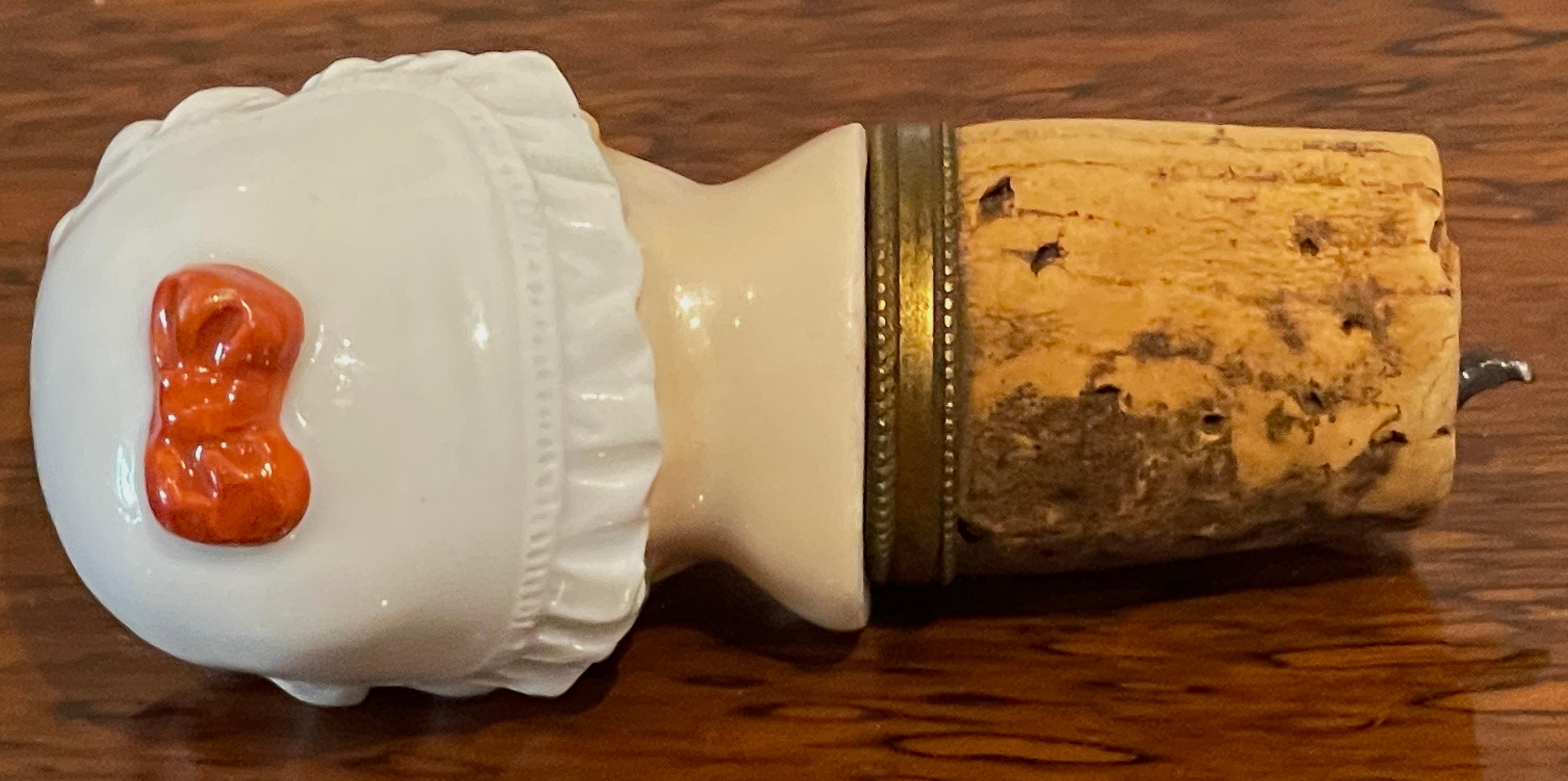  19. Jahrhundert Meissen 'Winey Wife' Bildhauerflaschen Stopper / Korkenzieher mit Etui im Angebot 2