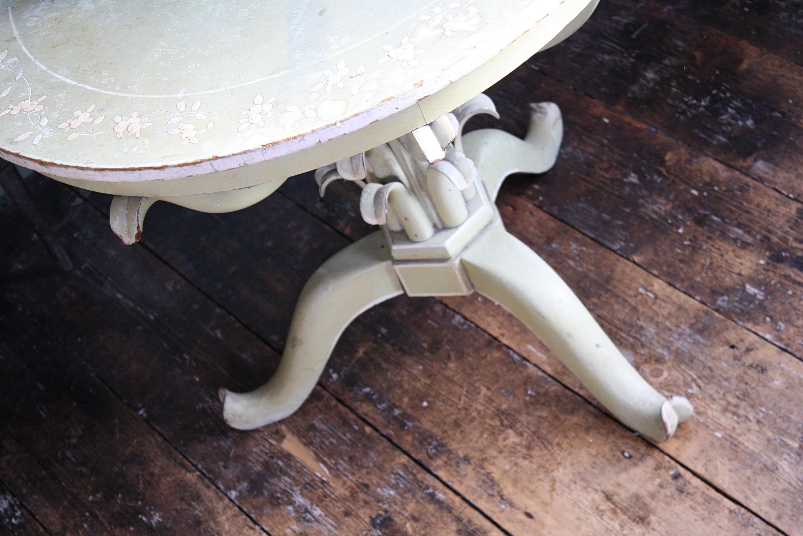 Mist Green and Vine Italian Occasional Table Noel Coward Blithe Spirit In Good Condition In Lowestoft, GB