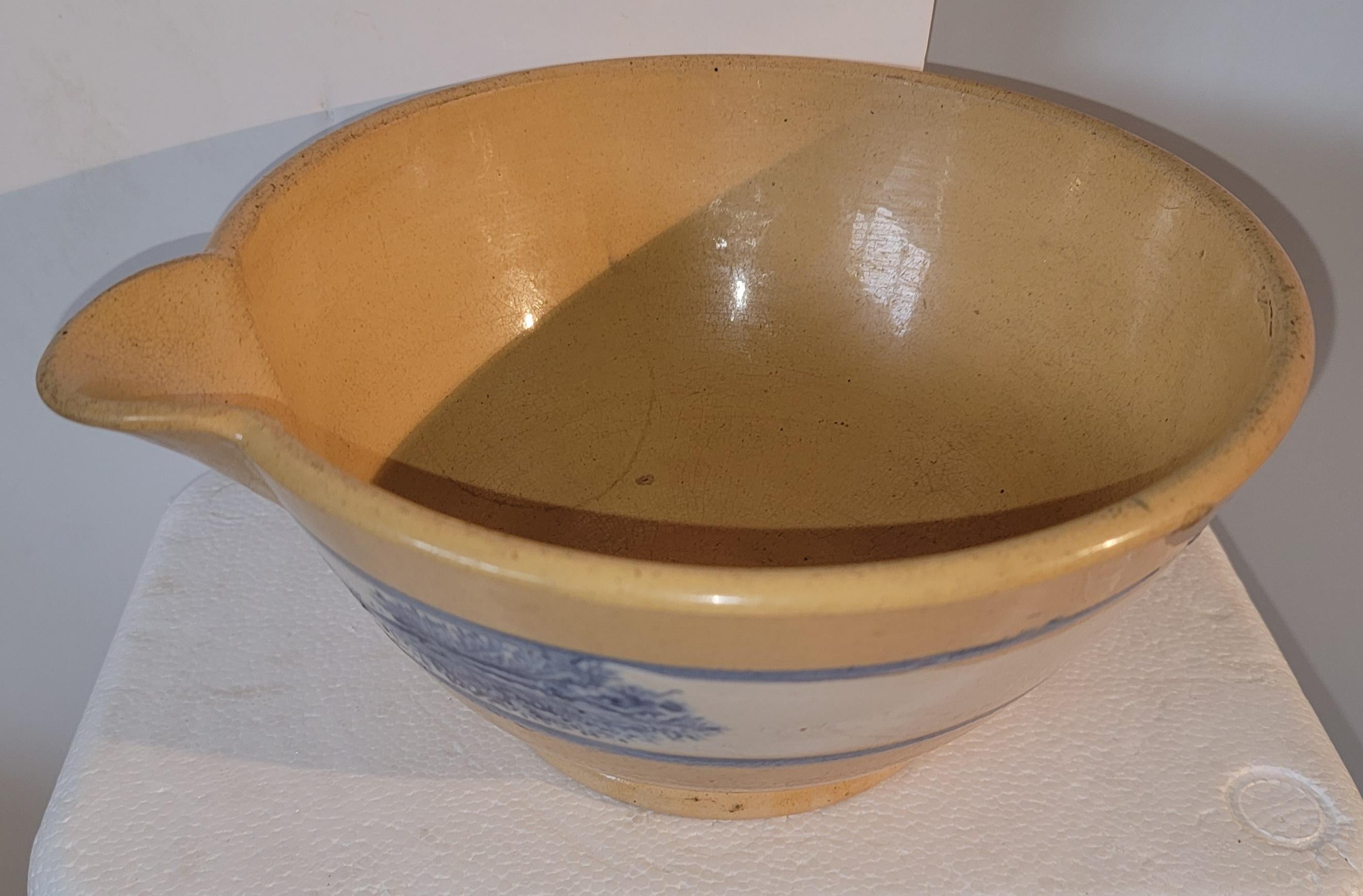 19th C Mochaware Mixing Bowl W/Spout In Good Condition For Sale In Los Angeles, CA