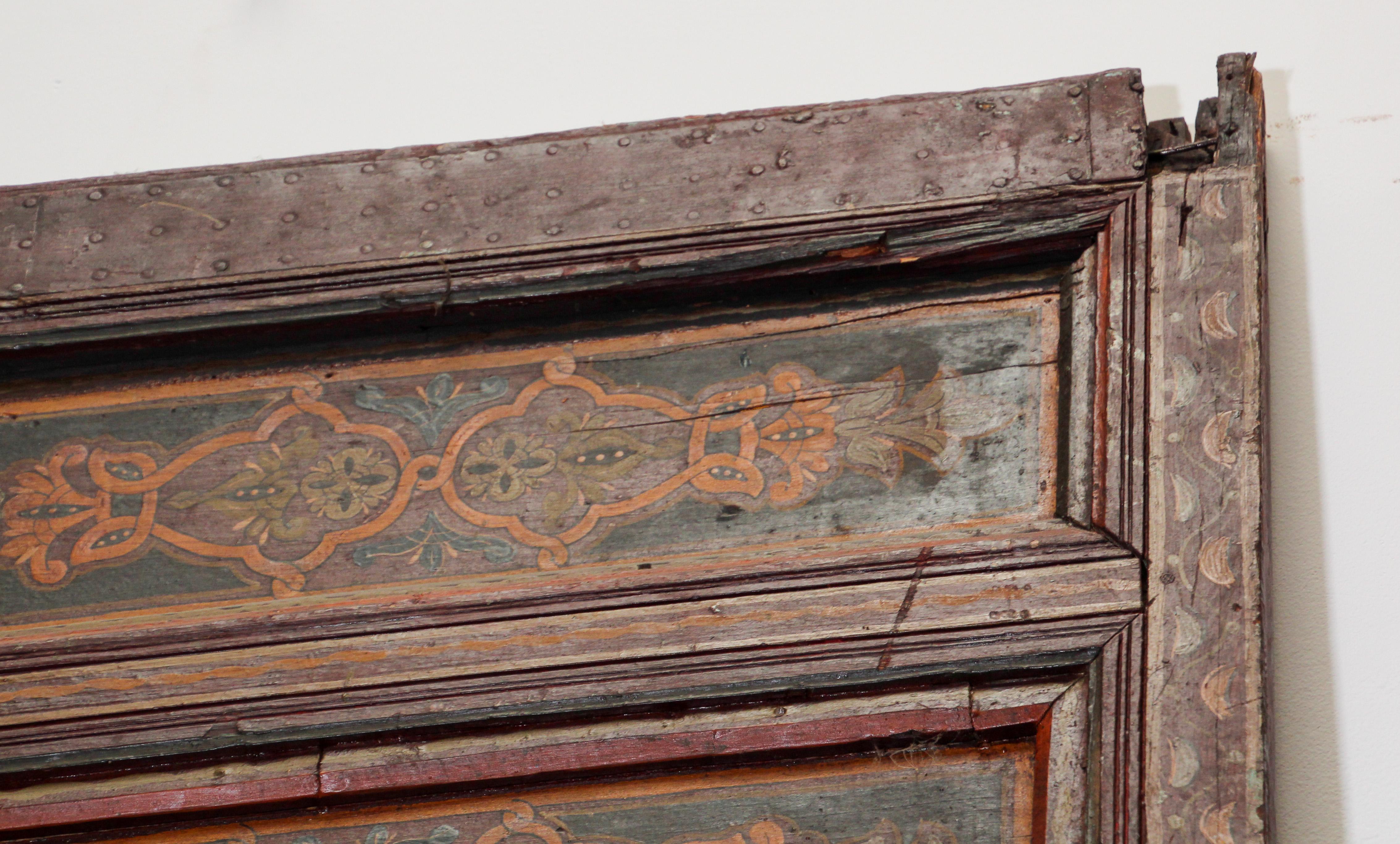 Porte double marocaine du 19ème siècle avec motifs mauresques peints à la main en vente 6