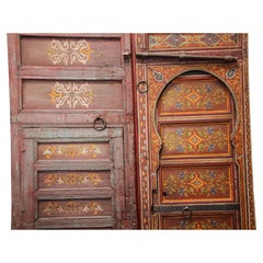 Coppia di porte monumentali dipinte di un riad marocchino del XIX secolo, provenienti da Fez