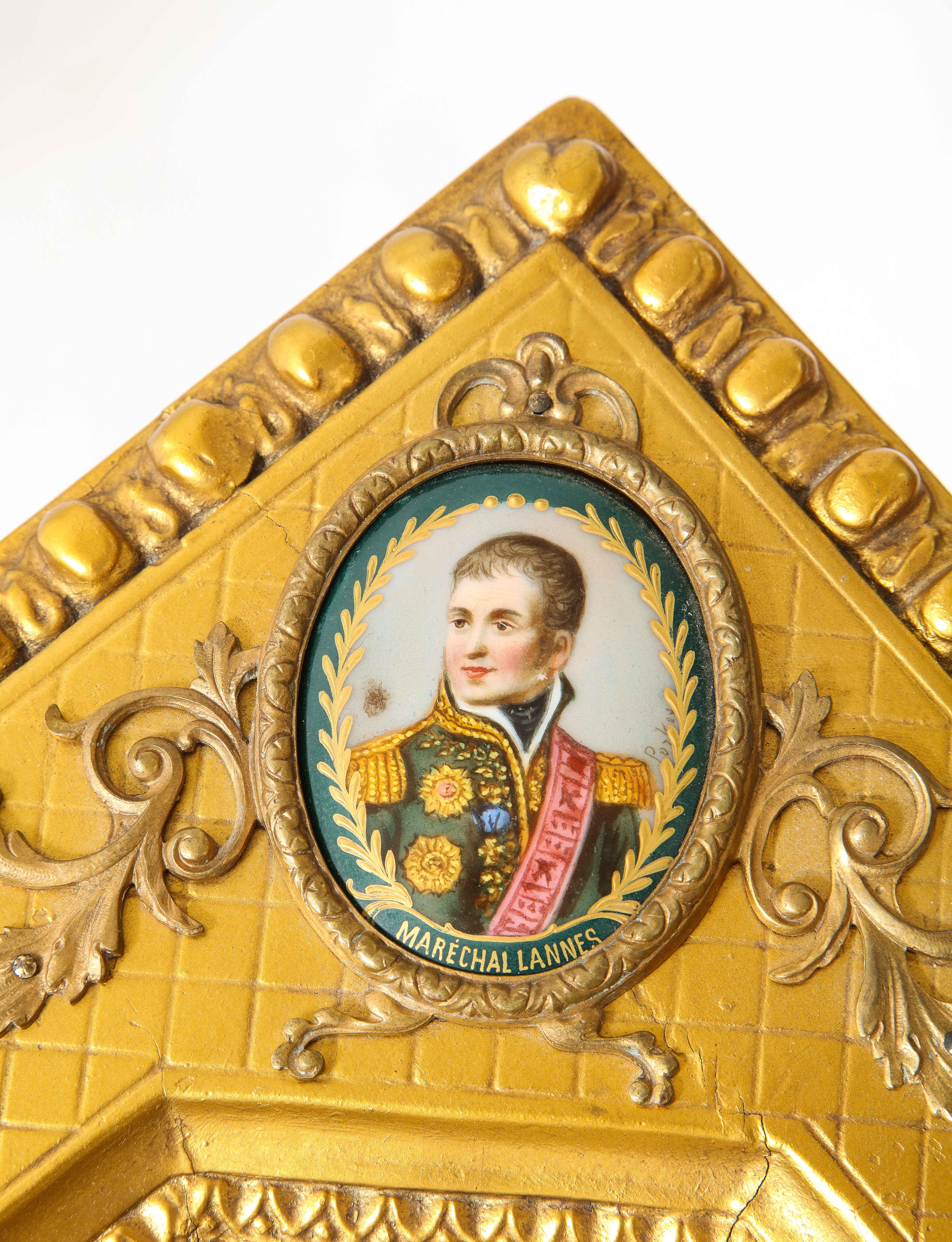 Napoleonischer Royal Vienna-Beistelltisch aus vergoldetem Holz mit Intarsien aus Porzellan, 19. Jahrhundert im Angebot 7