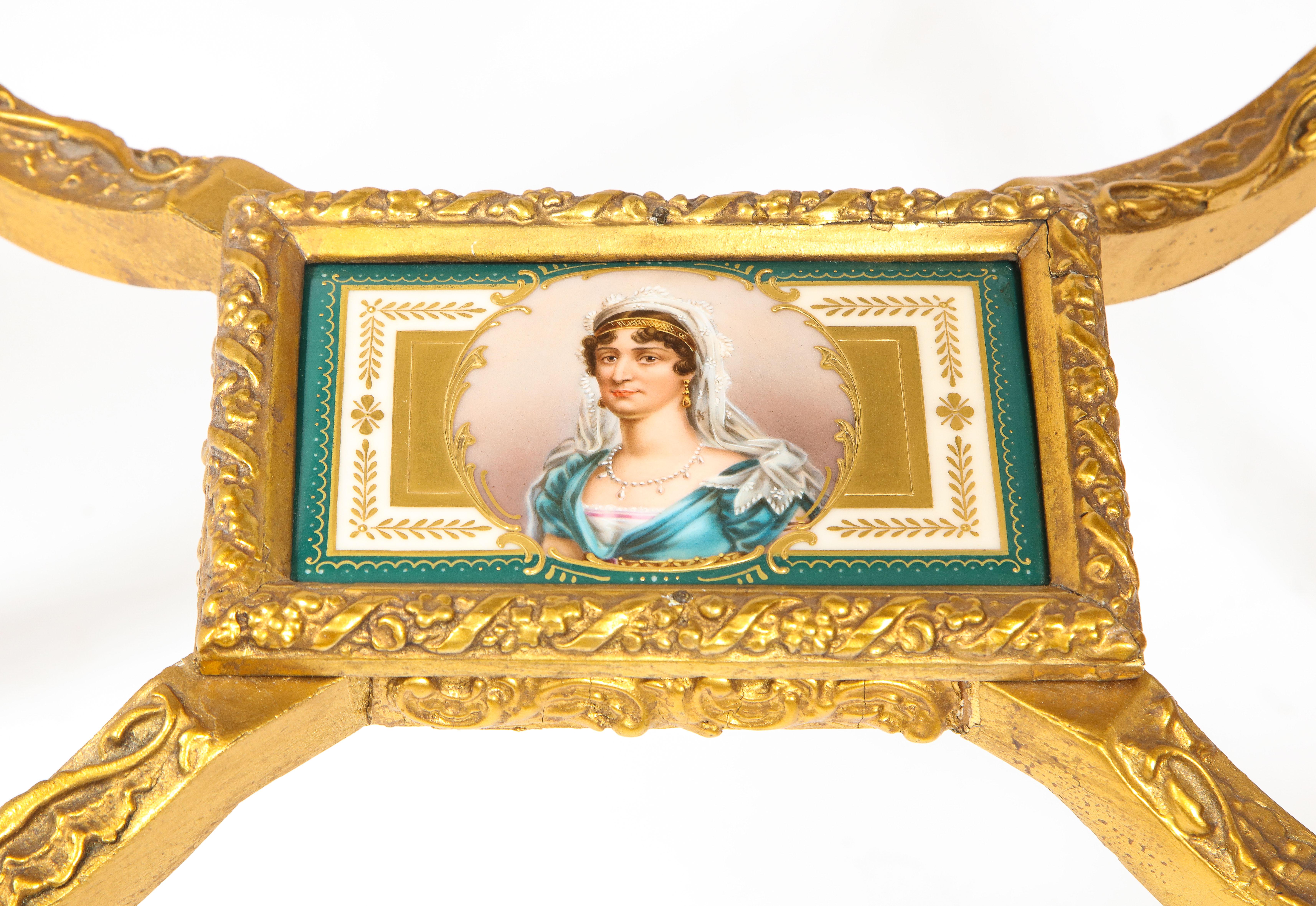 Napoleonischer Royal Vienna-Beistelltisch aus vergoldetem Holz mit Intarsien aus Porzellan, 19. Jahrhundert im Angebot 11