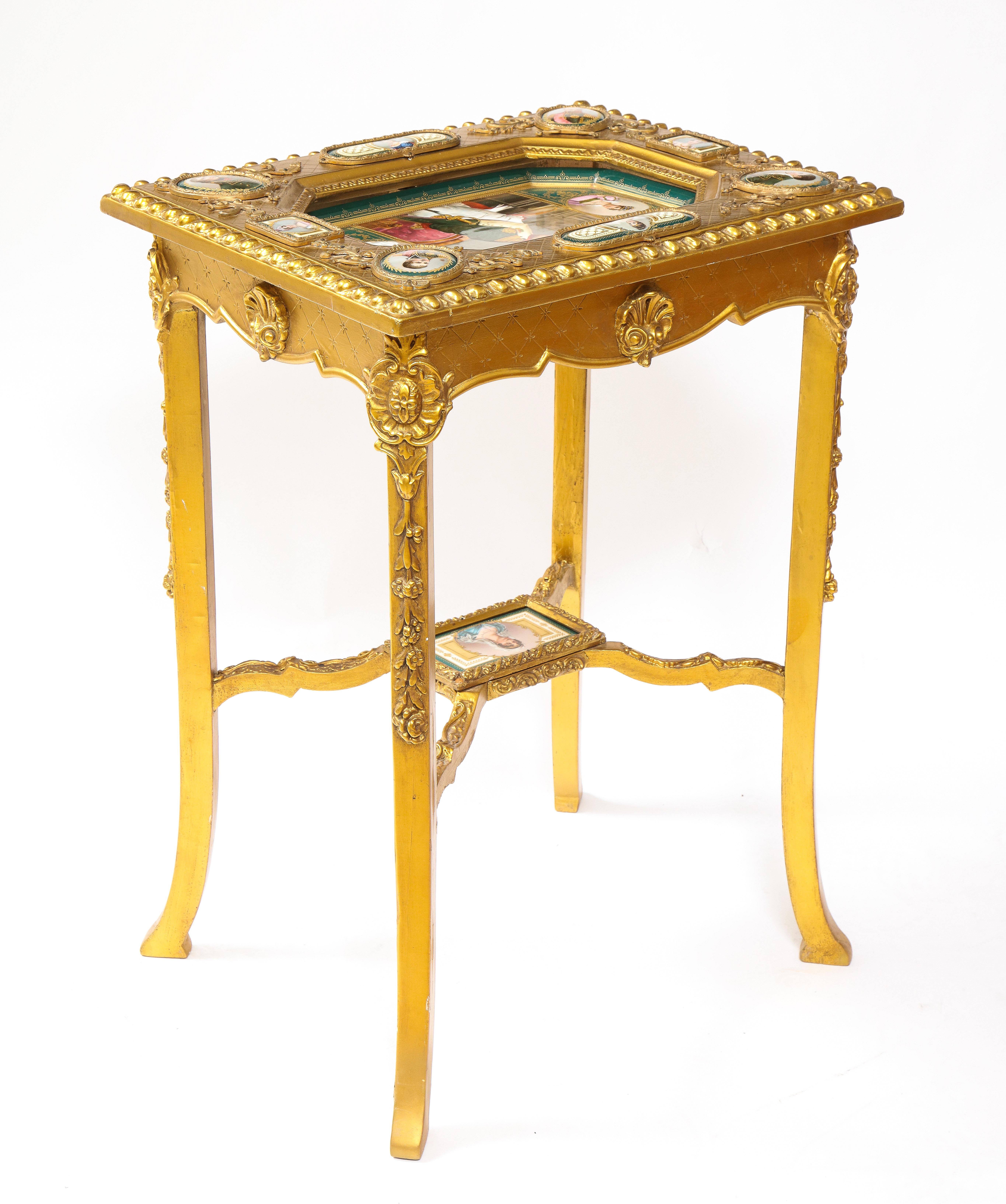 Napoleonischer Royal Vienna-Beistelltisch aus vergoldetem Holz mit Intarsien aus Porzellan, 19. Jahrhundert (Empire) im Angebot