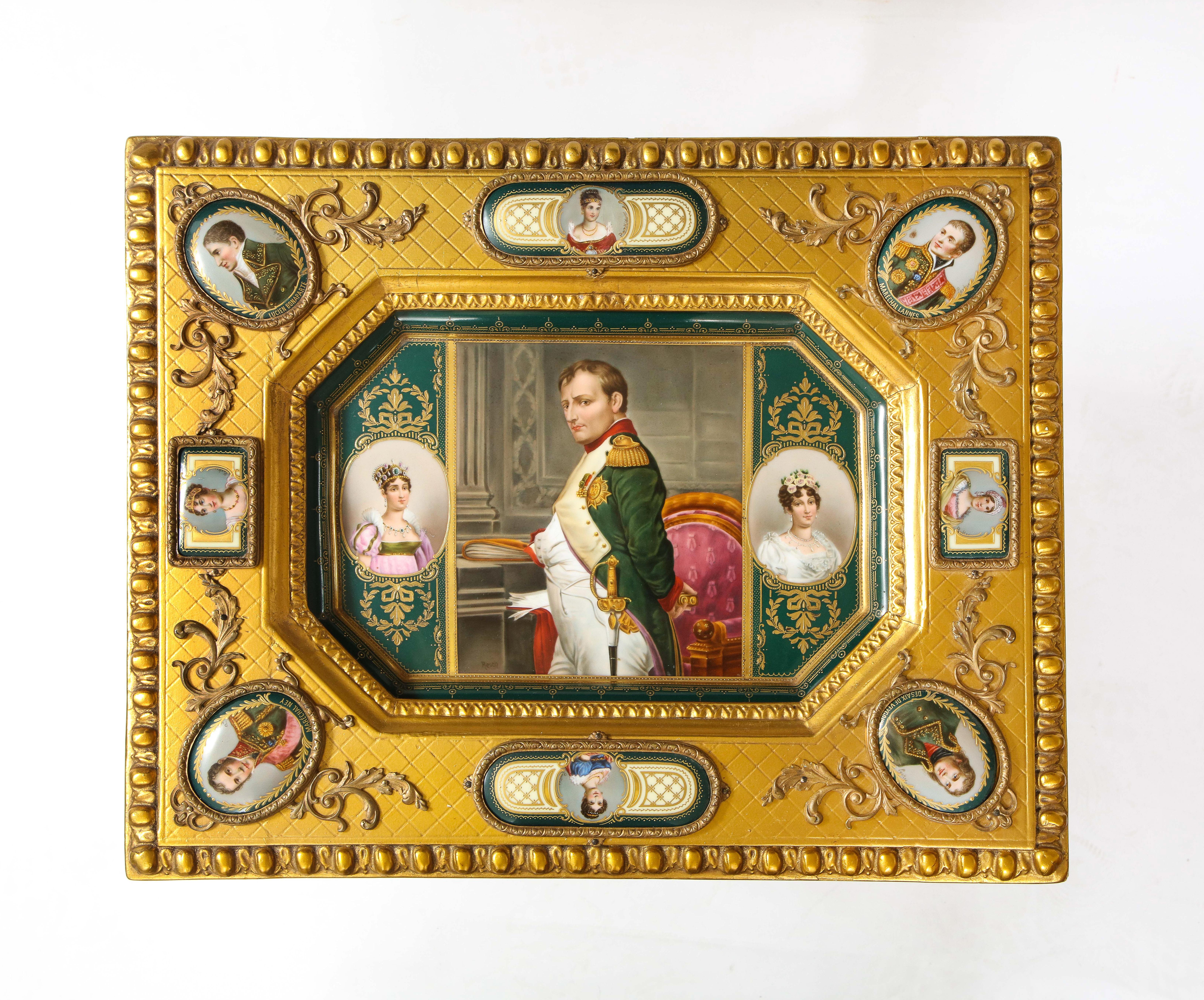 Napoleonischer Royal Vienna-Beistelltisch aus vergoldetem Holz mit Intarsien aus Porzellan, 19. Jahrhundert im Zustand „Gut“ im Angebot in New York, NY