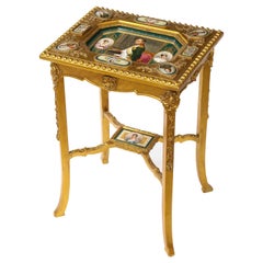 Table d'appoint en bois doré de Vienne royale napoléonienne du 19ème siècle avec plaques de porcelaine incrustées