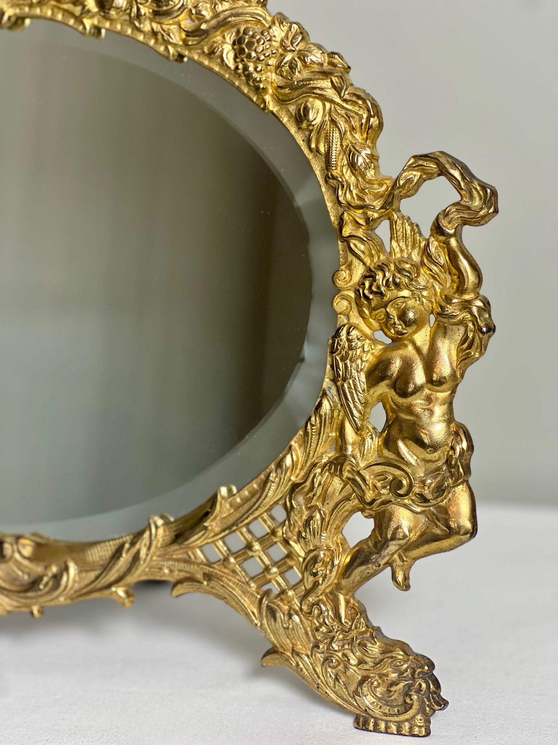 Moulage A.I.C. National Brass and Iron Works Miroir de table biseauté en fonte dorée en vente