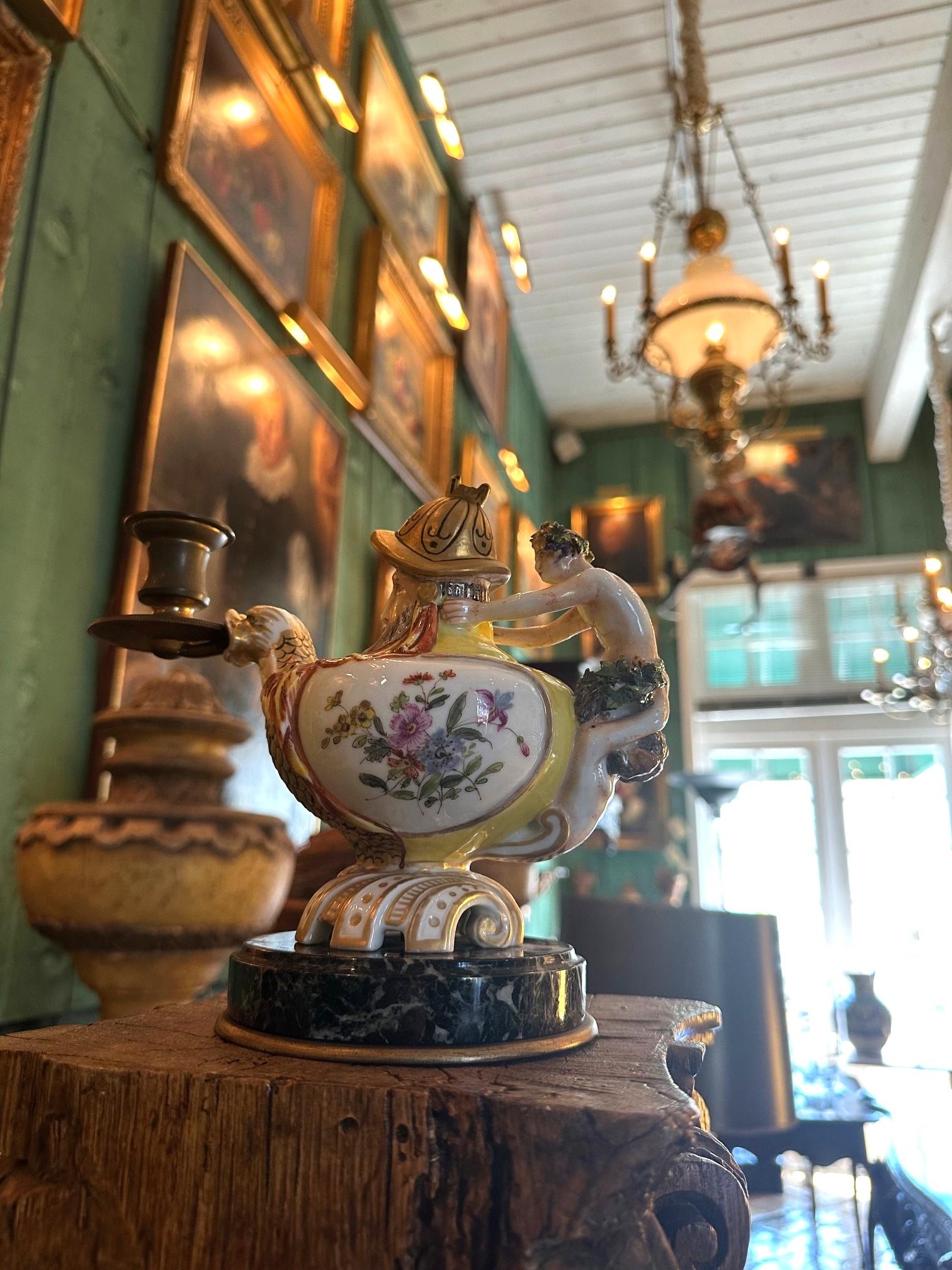 Fait main Lampe à huile Bibelot en porcelaine fantaisiste de style Capodimonte du 19e siècle en vente