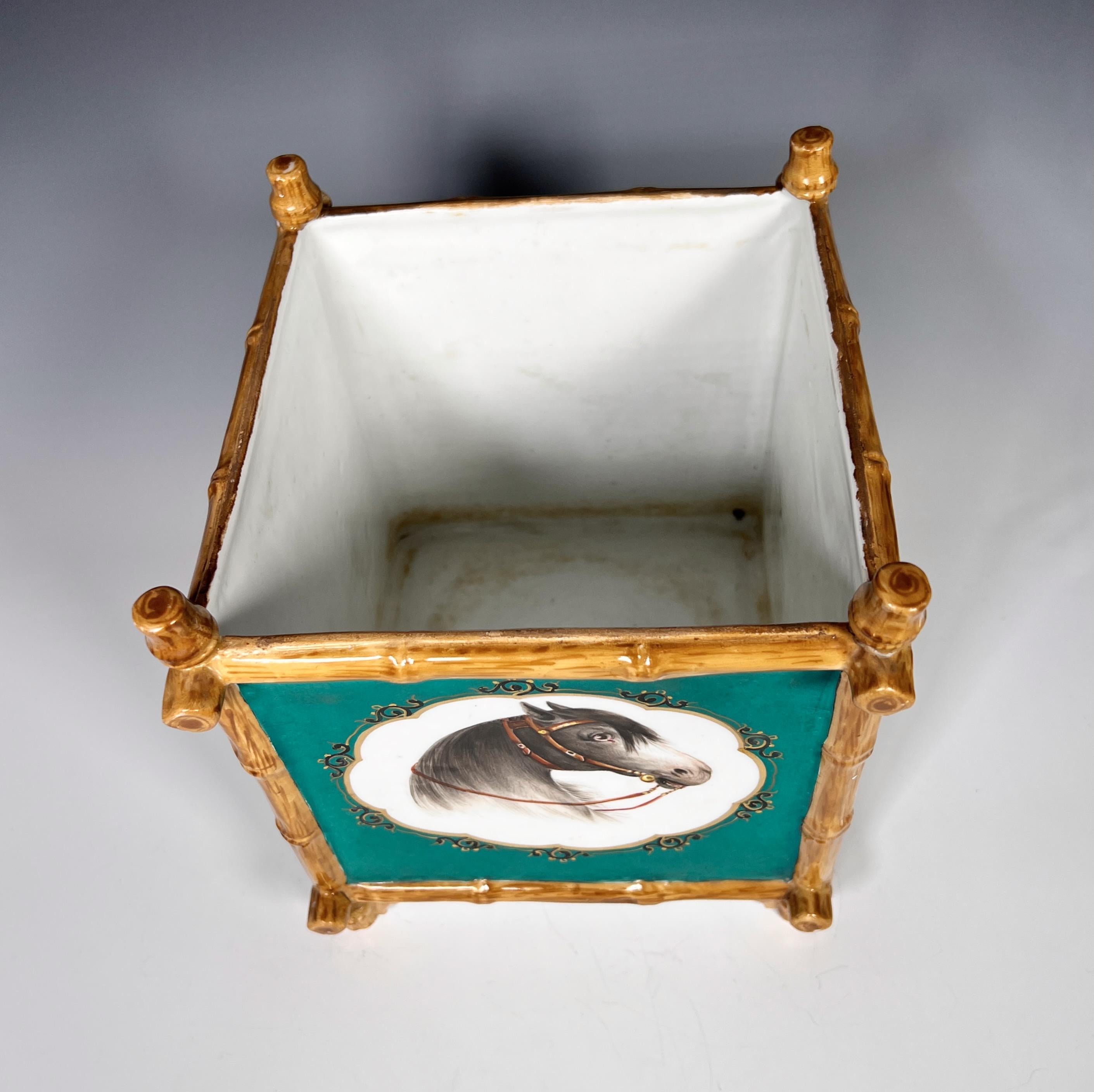 Macetero de Porcelana Pintado a Mano Old Paris del S. XIX con Retratos de Caballos Francés en venta