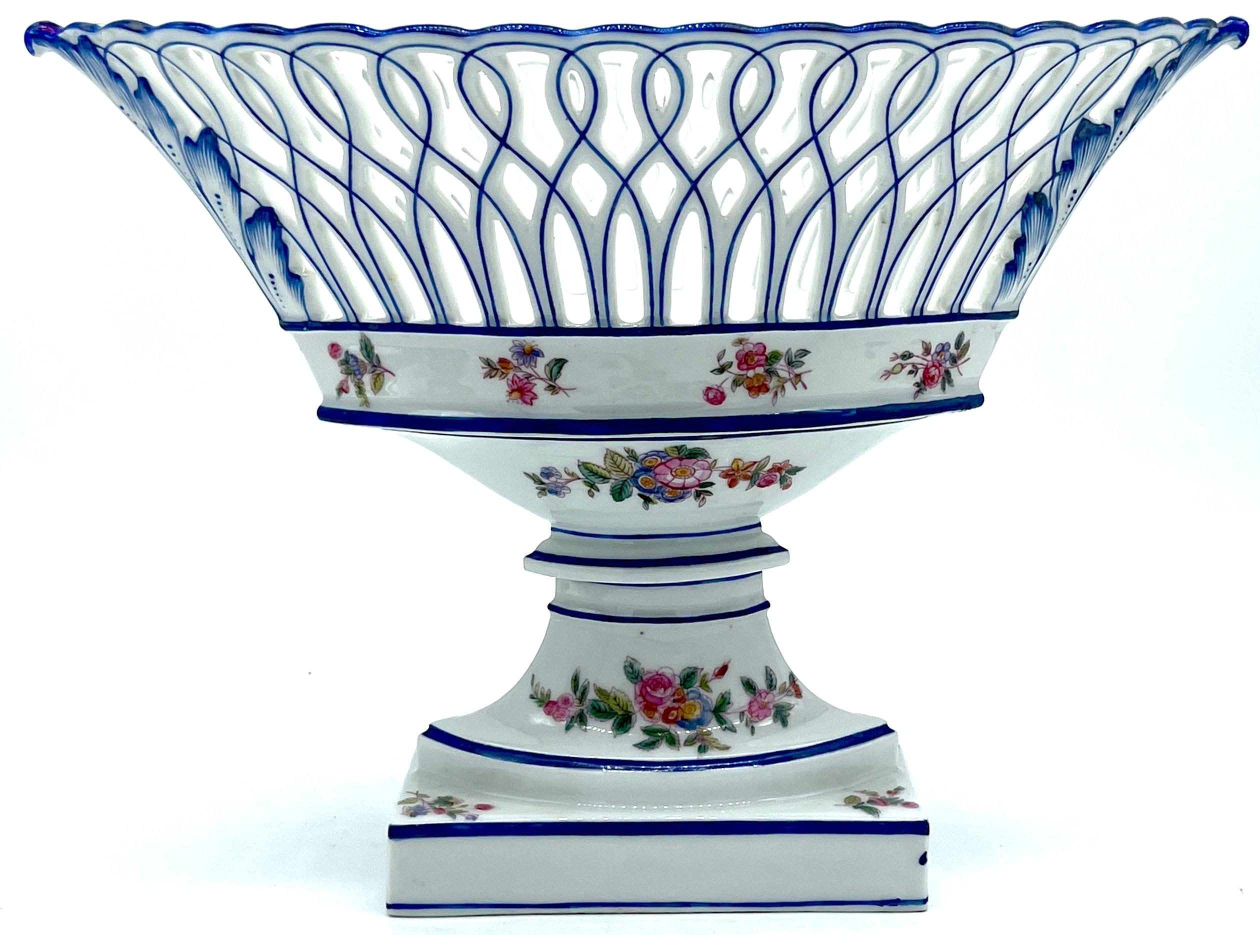 19th Century Old Paris Neoclassic Oval Blue and White Floral Pedestal Centerpiece 
France, circa 1875

A splendid 19th-century Old Paris Neoclassic Oval Blue and White Floral Pedestal Centerpiece from France, dating back to circa 1875. This